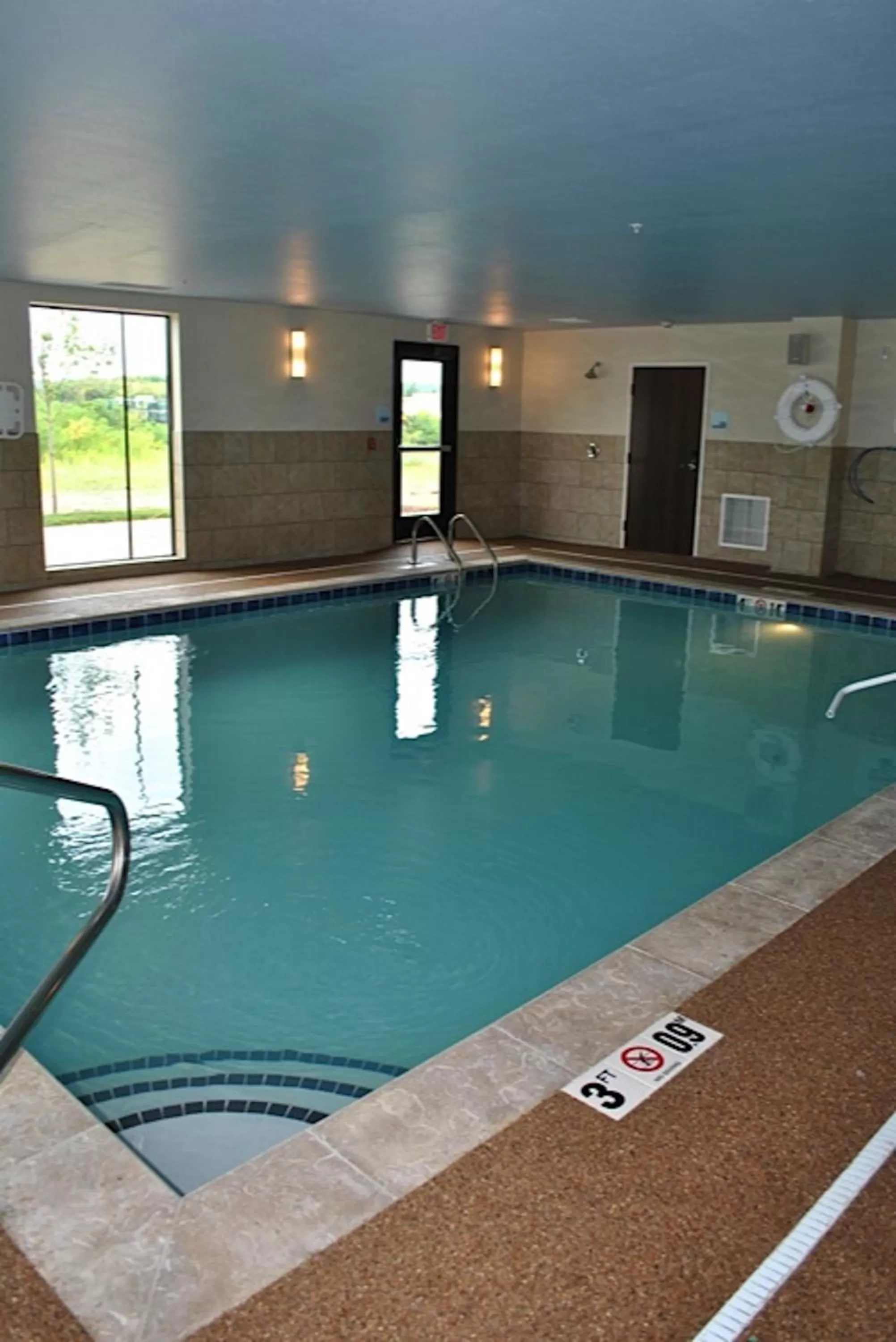 Swimming pool in Holiday Inn Express Salem by IHG