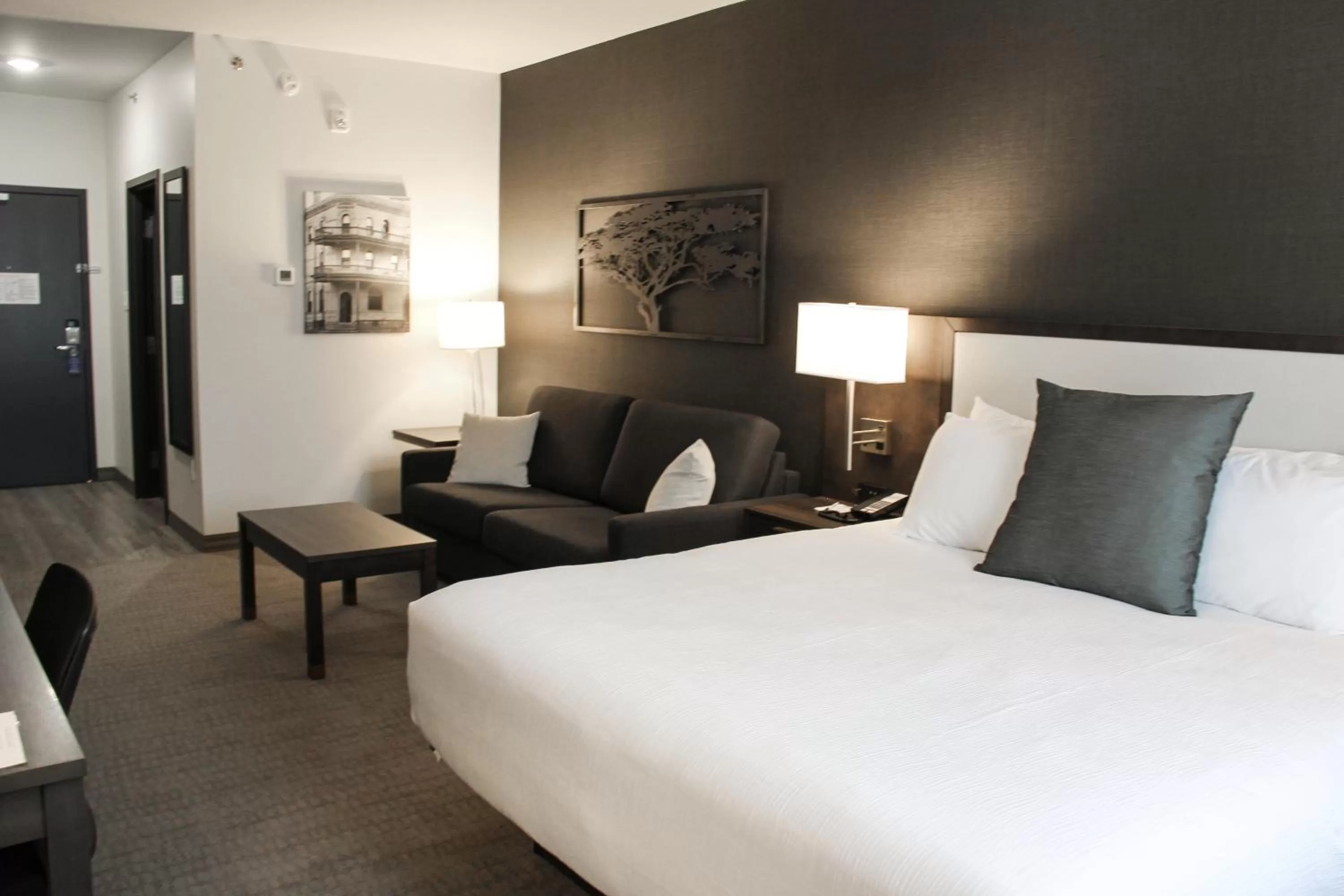 Bed in Best Western Plus Morden