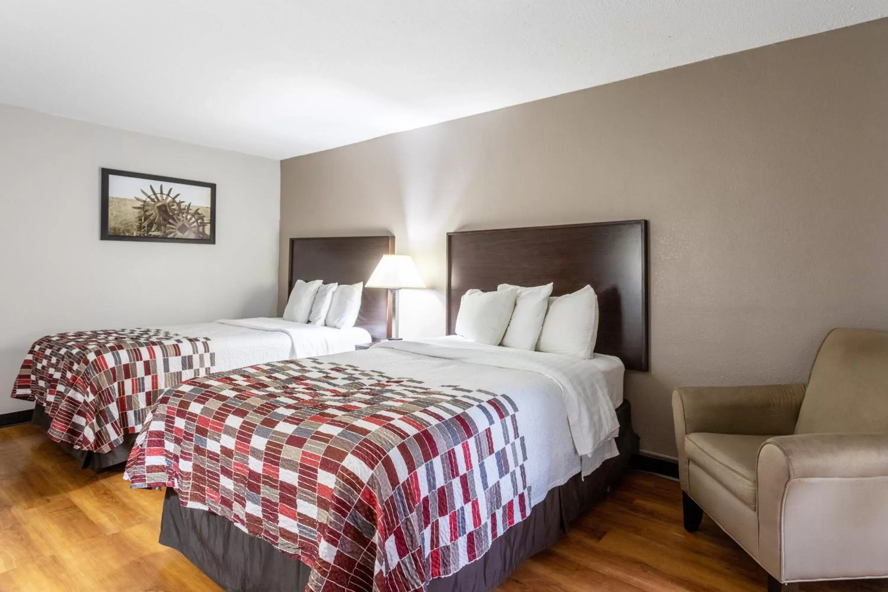 Deluxe Double Room with Two Double Beds - Smoking in Red Roof Inn Meridian Deluxe Double Room with Two Double Beds - Smoking in Red Roof Inn Meridian