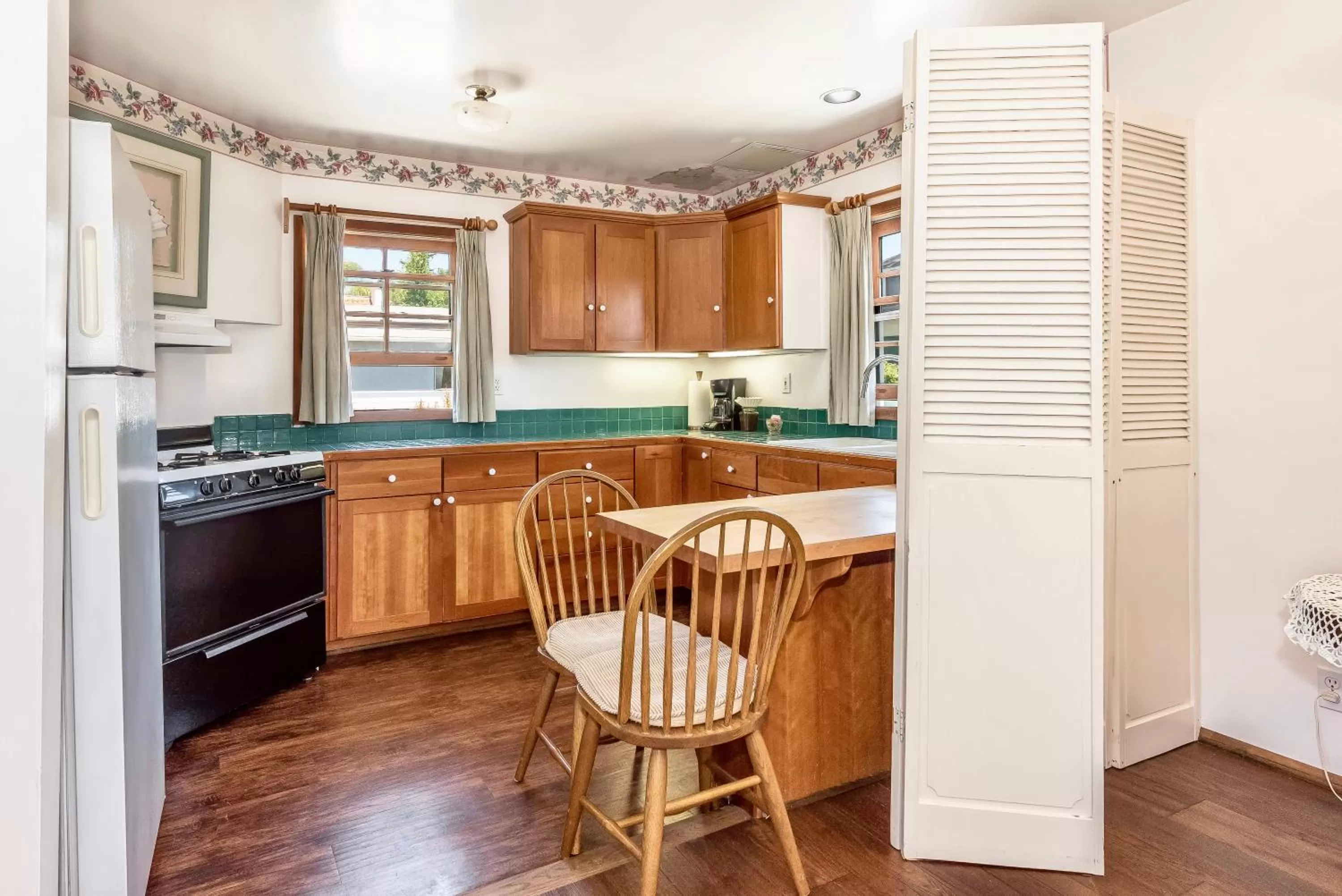 Kitchen or kitchenette in Bath Street Inn