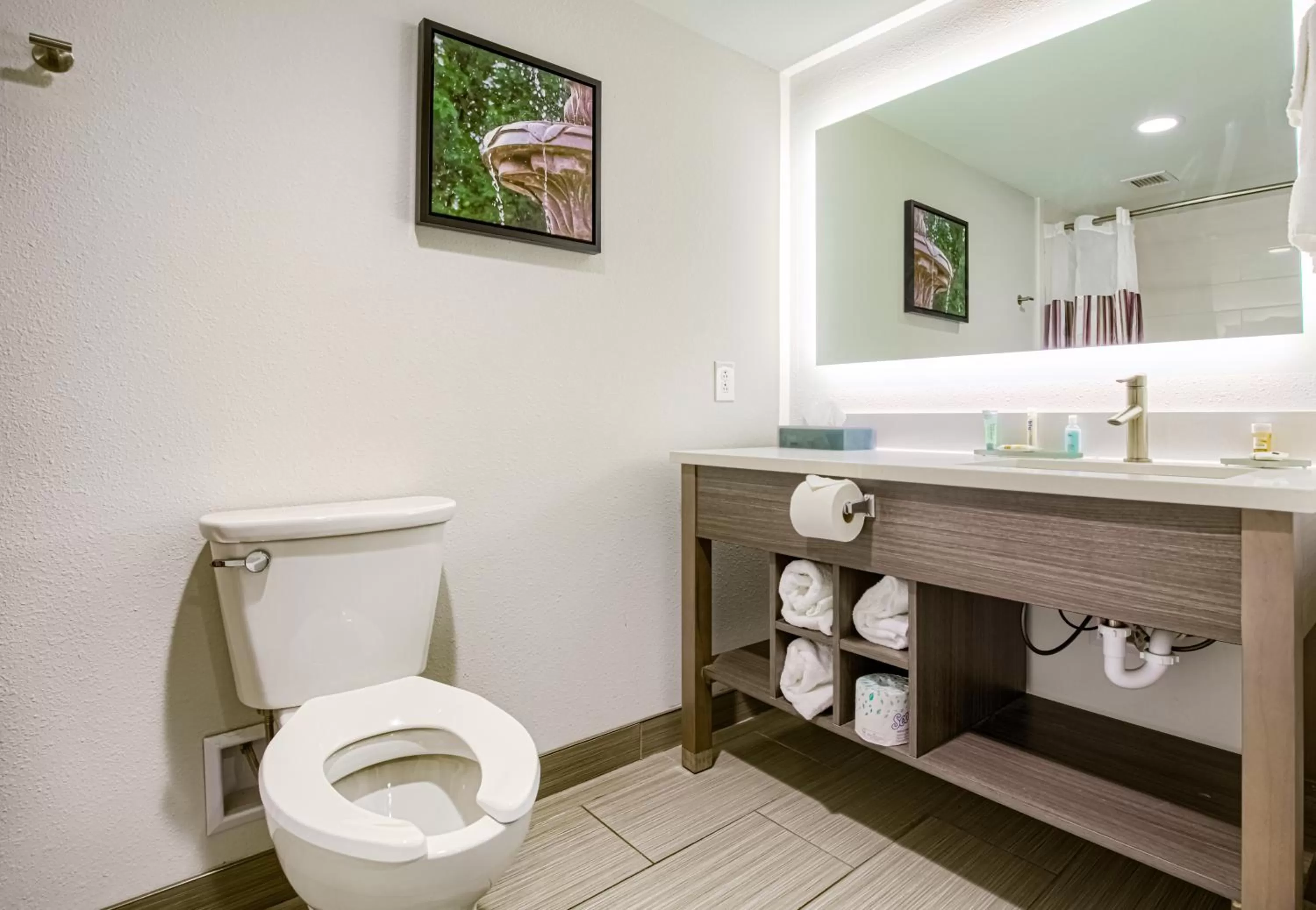 Bathroom in La Quinta by Wyndham Mobile