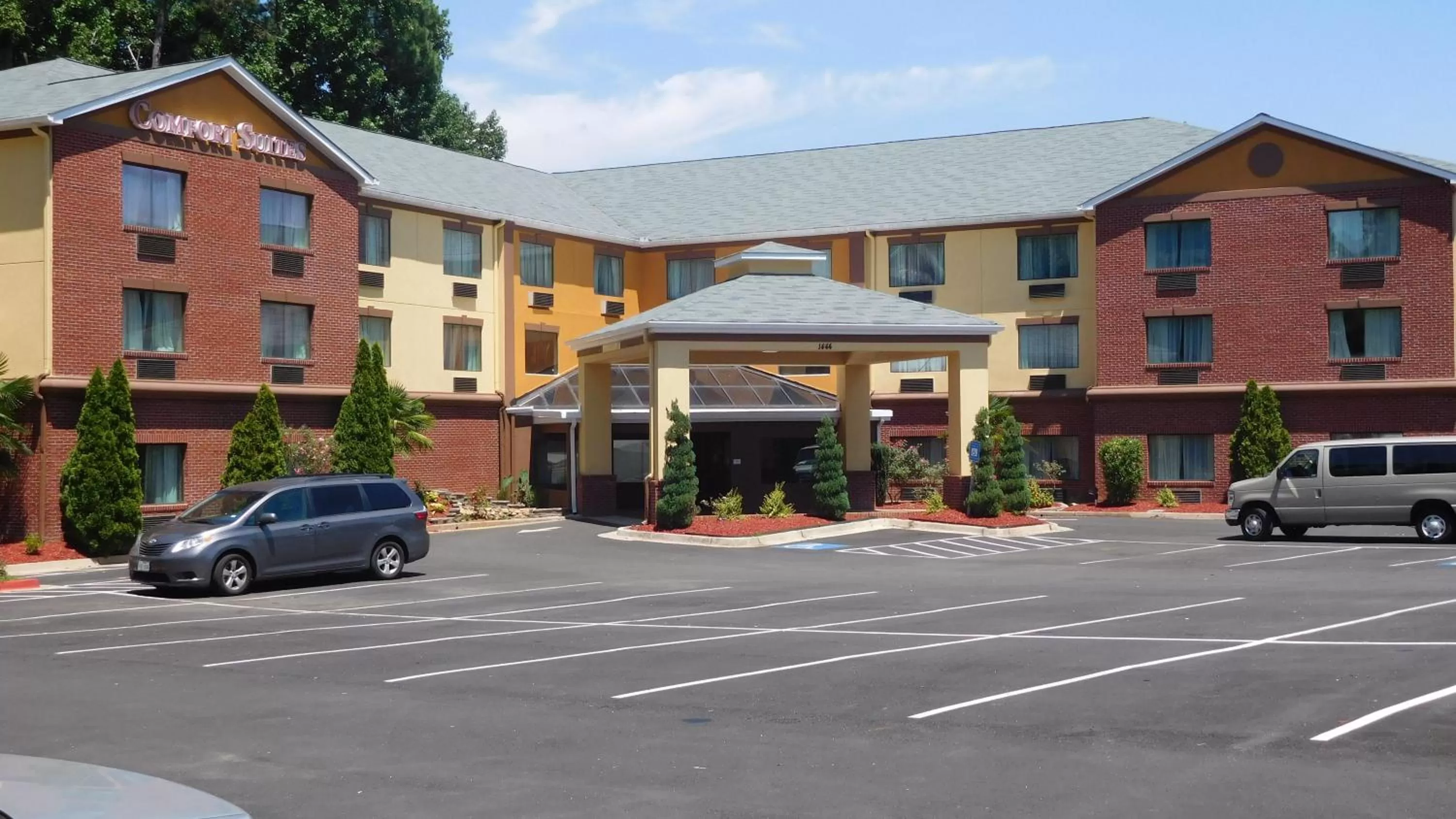 Facade/entrance in Comfort Suites Morrow- Atlanta South