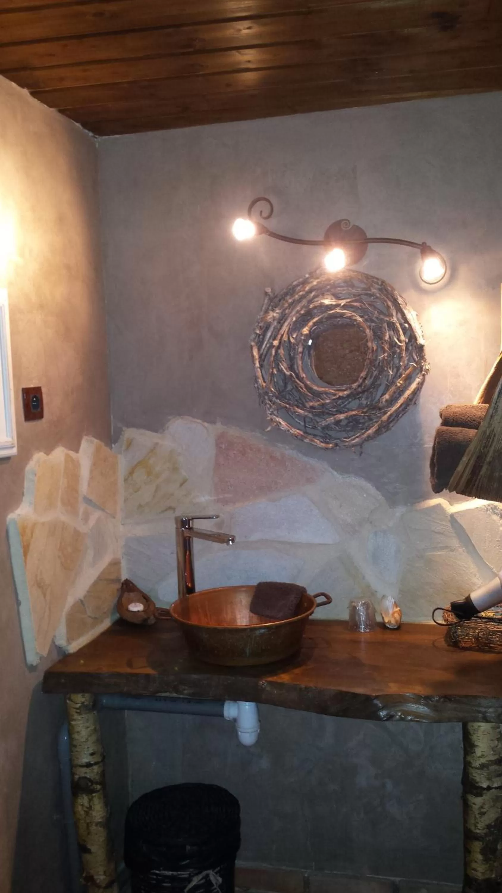 Bathroom in Secret d'une Nuit a vicq prės de valenciennes,onnaing,saint saulve avec piscine , jaccuzi