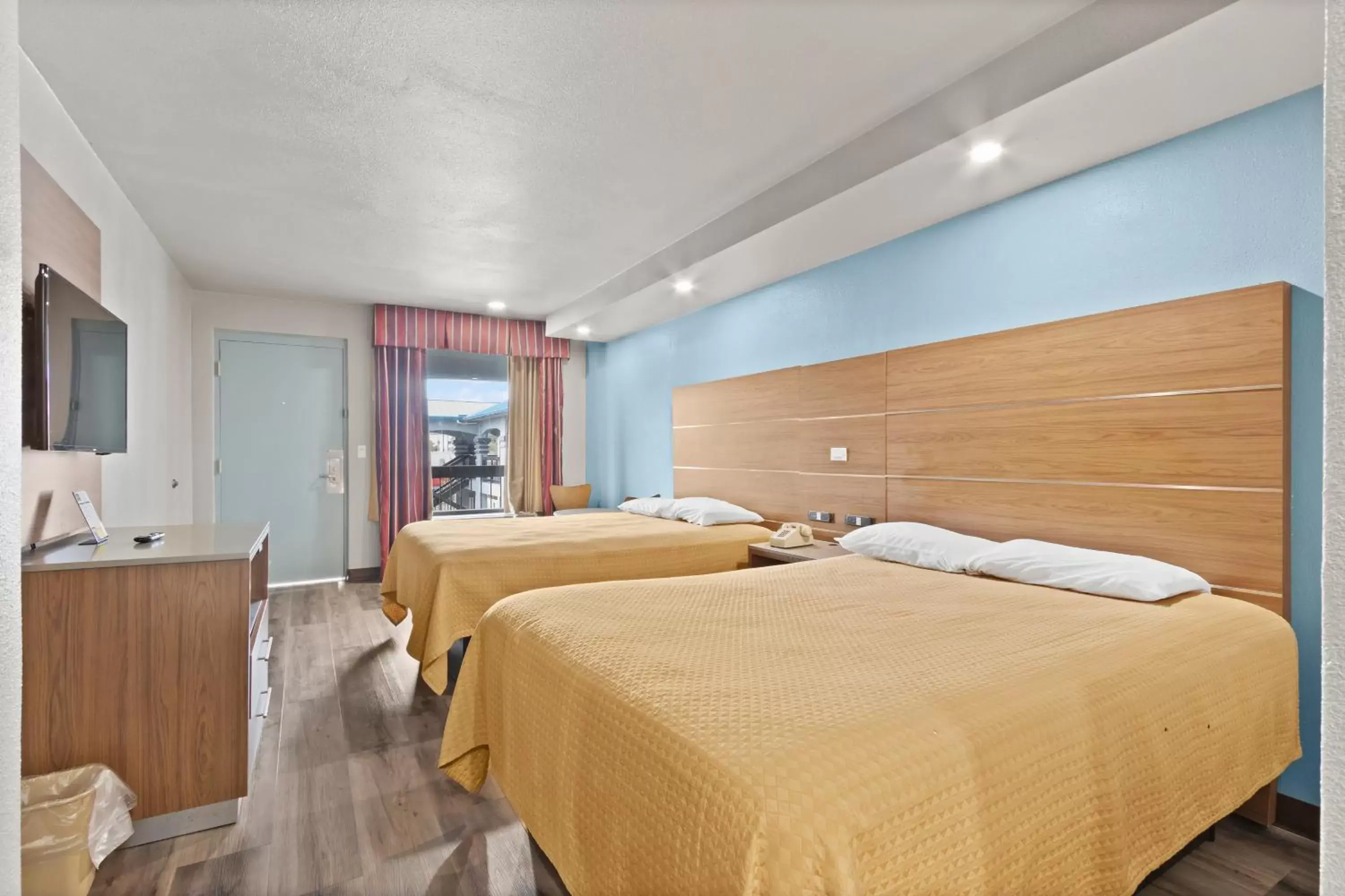 Double Queen Room - Smoking in Regency Inn Near Boardwalk & Hurlburt Field Double Queen Room - Smoking in Regency Inn Near Boardwalk & Hurlburt Field