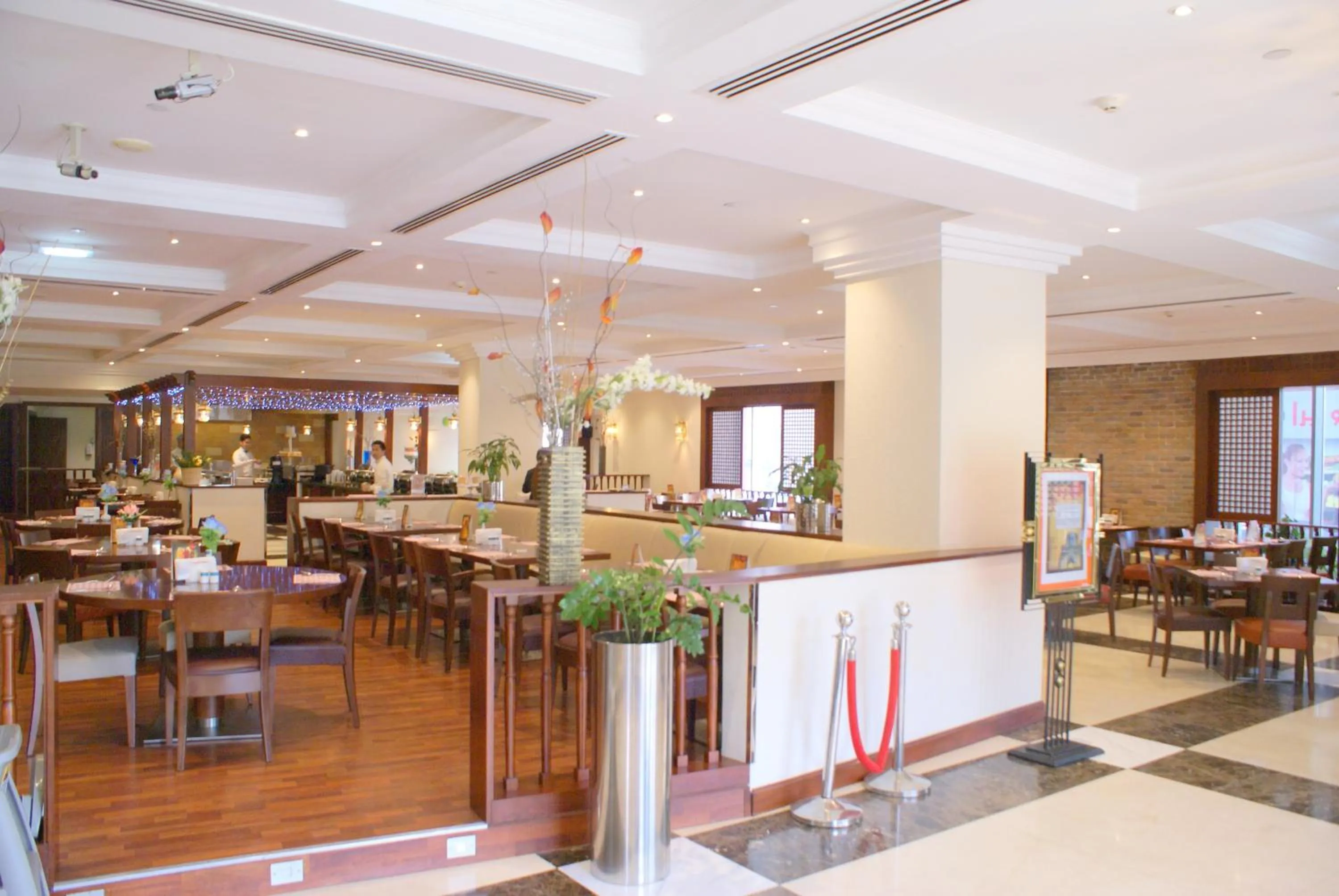 Restaurant/places to eat in Star Metro Deira Hotel Apartments