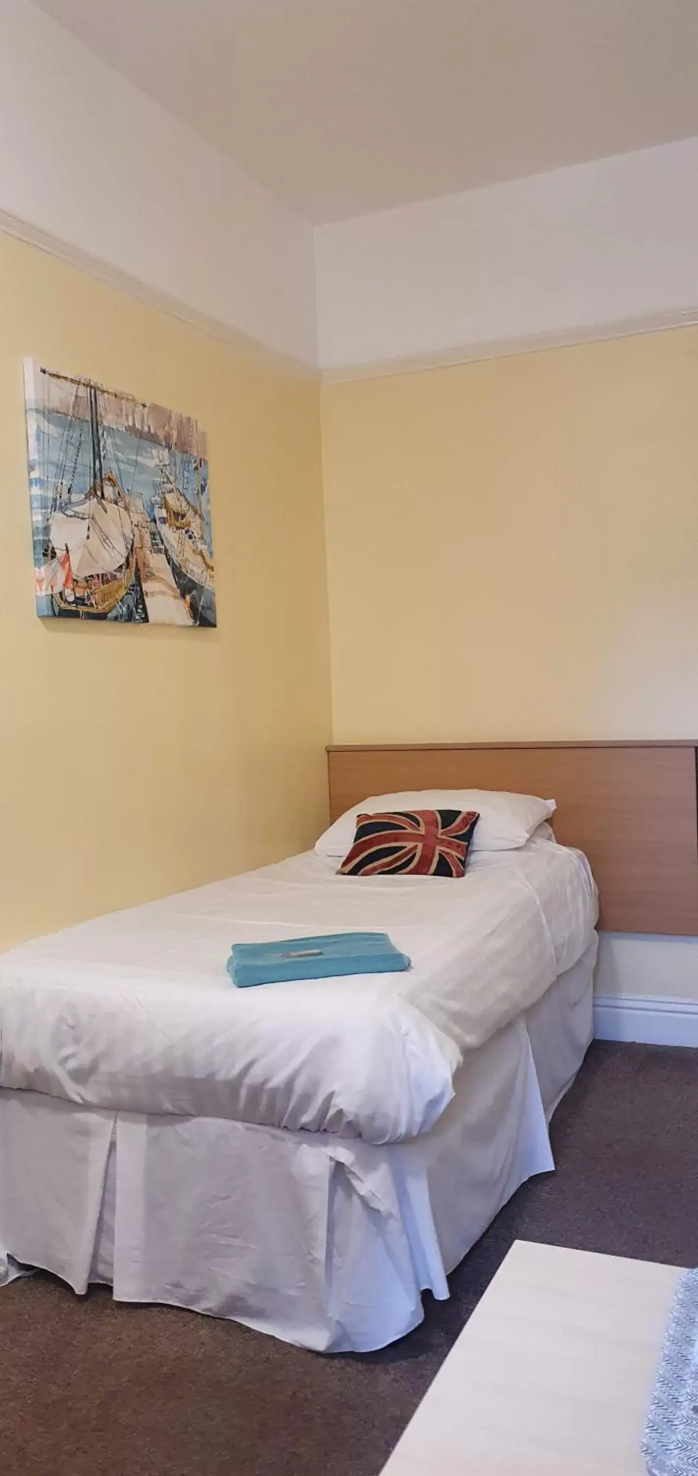 Single Room with Shared Bathroom - single occupancy in The Beacon Hotel Single Room with Shared Bathroom - single occupancy in The Beacon Hotel