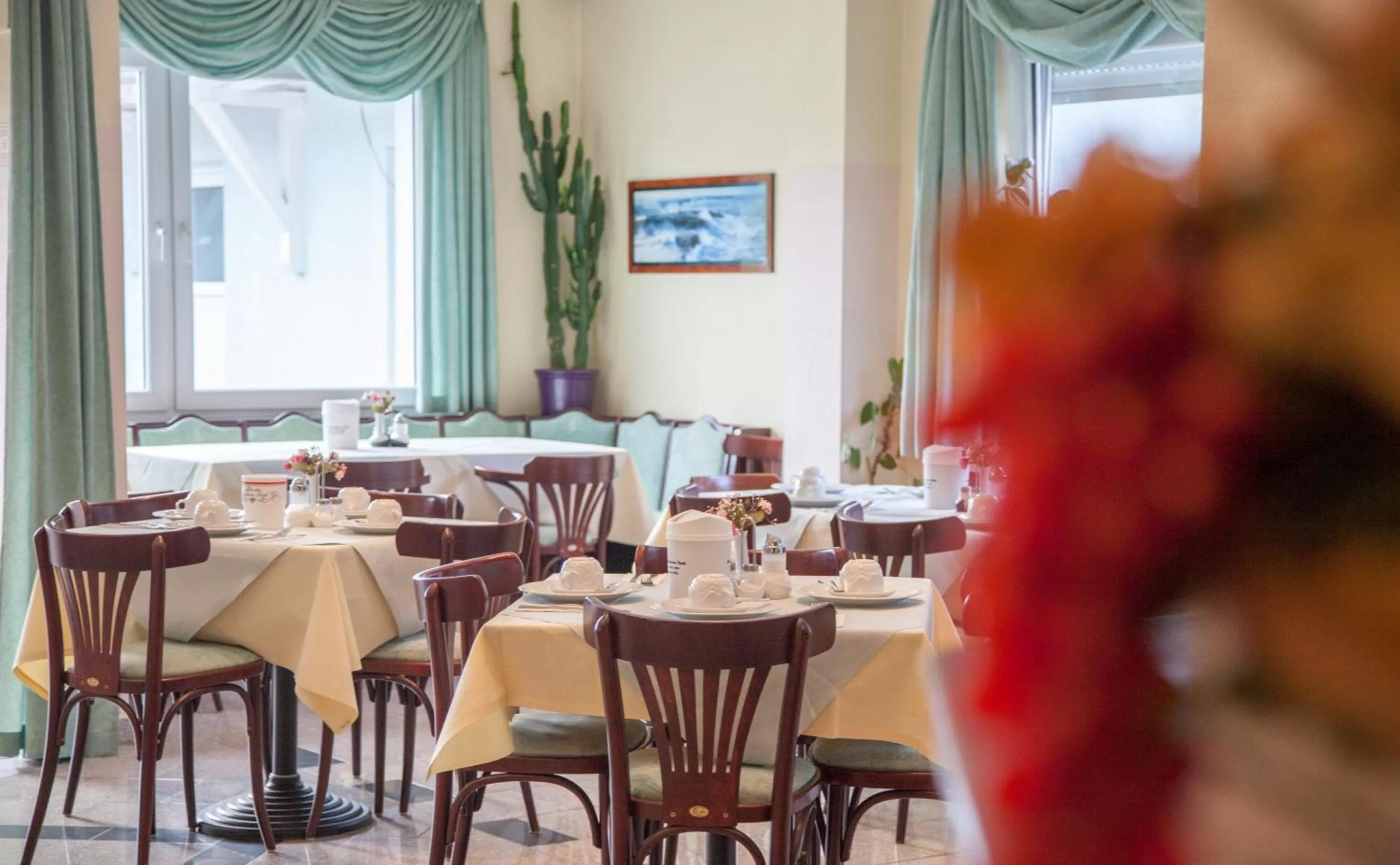 Restaurant/places to eat in Hotel Atlantis