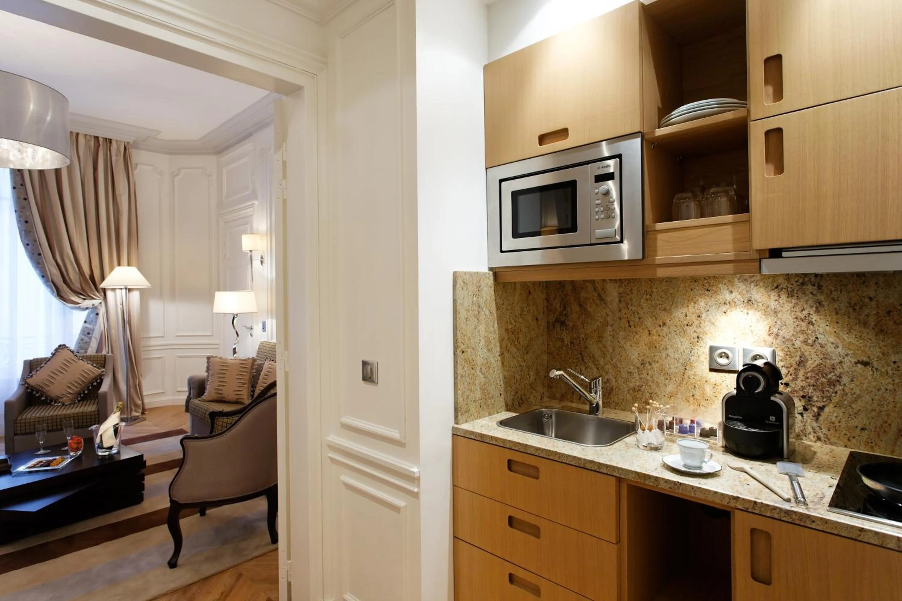 Kitchen or kitchenette in Majestic Hotel Spa - Champs Elysées