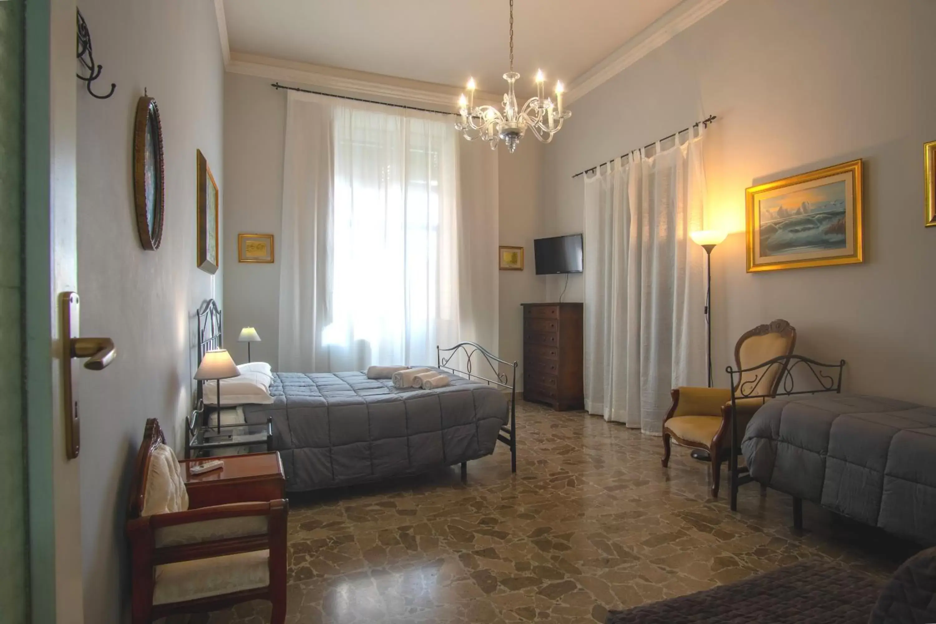 Basic Triple Room in Aci B&B Basic Triple Room in Aci B&B