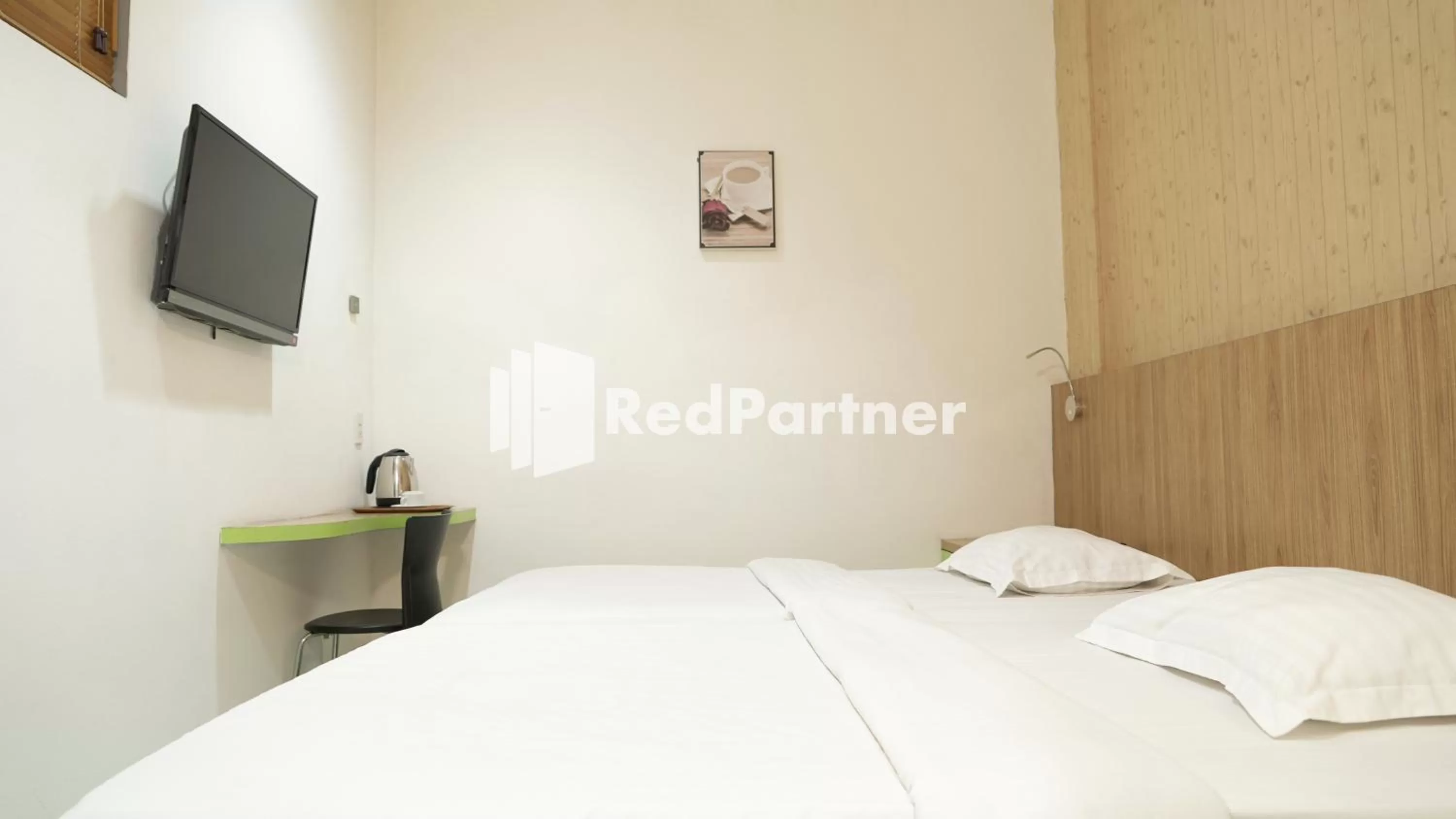 Bedroom, Bed in Wisma Sederhana Medan Mitra RedDoorz