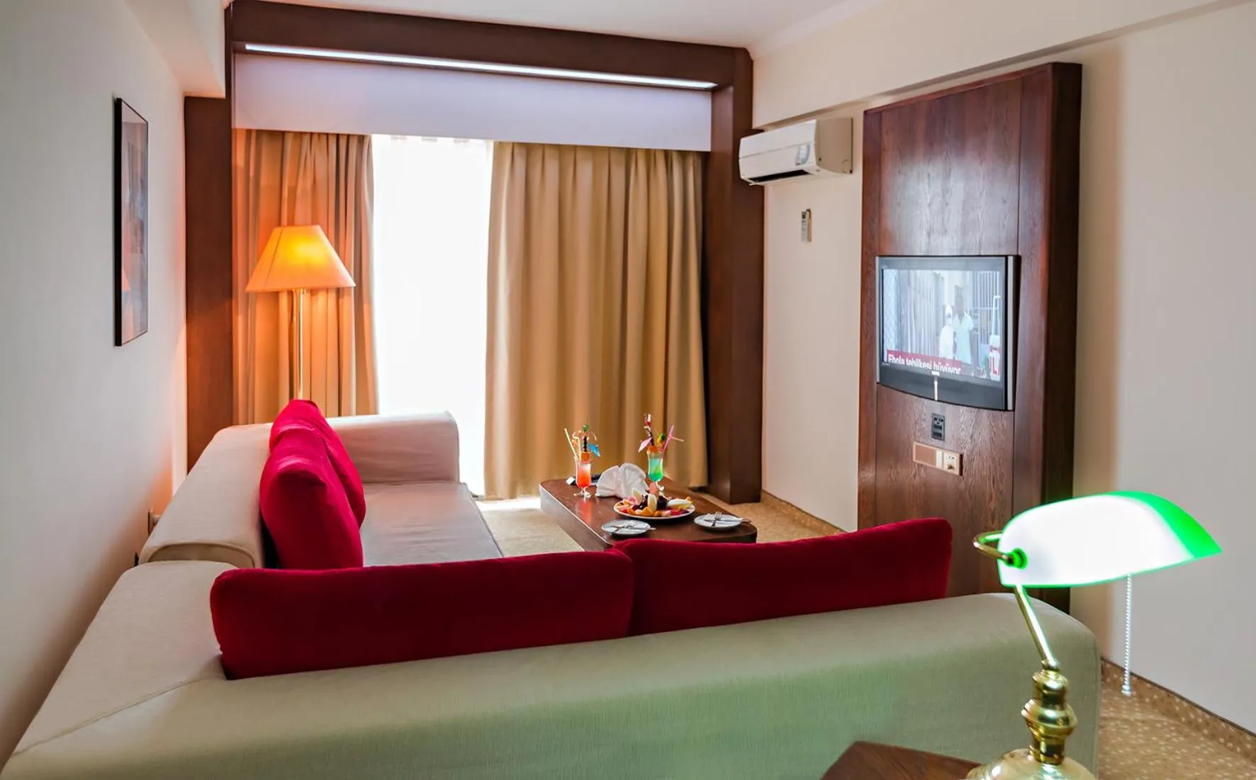 Living room, Bed in Derici Hotel