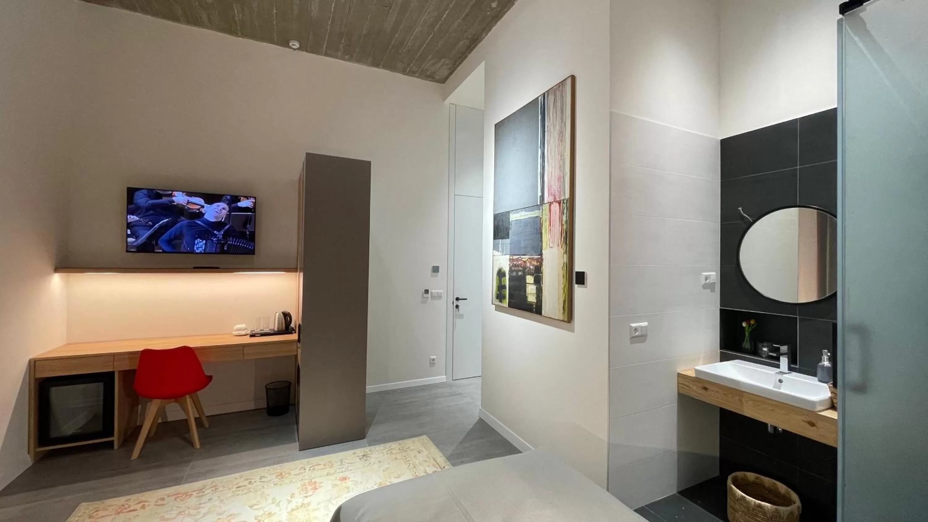 TV and multimedia, TV/Entertainment Center in Armine's B&B