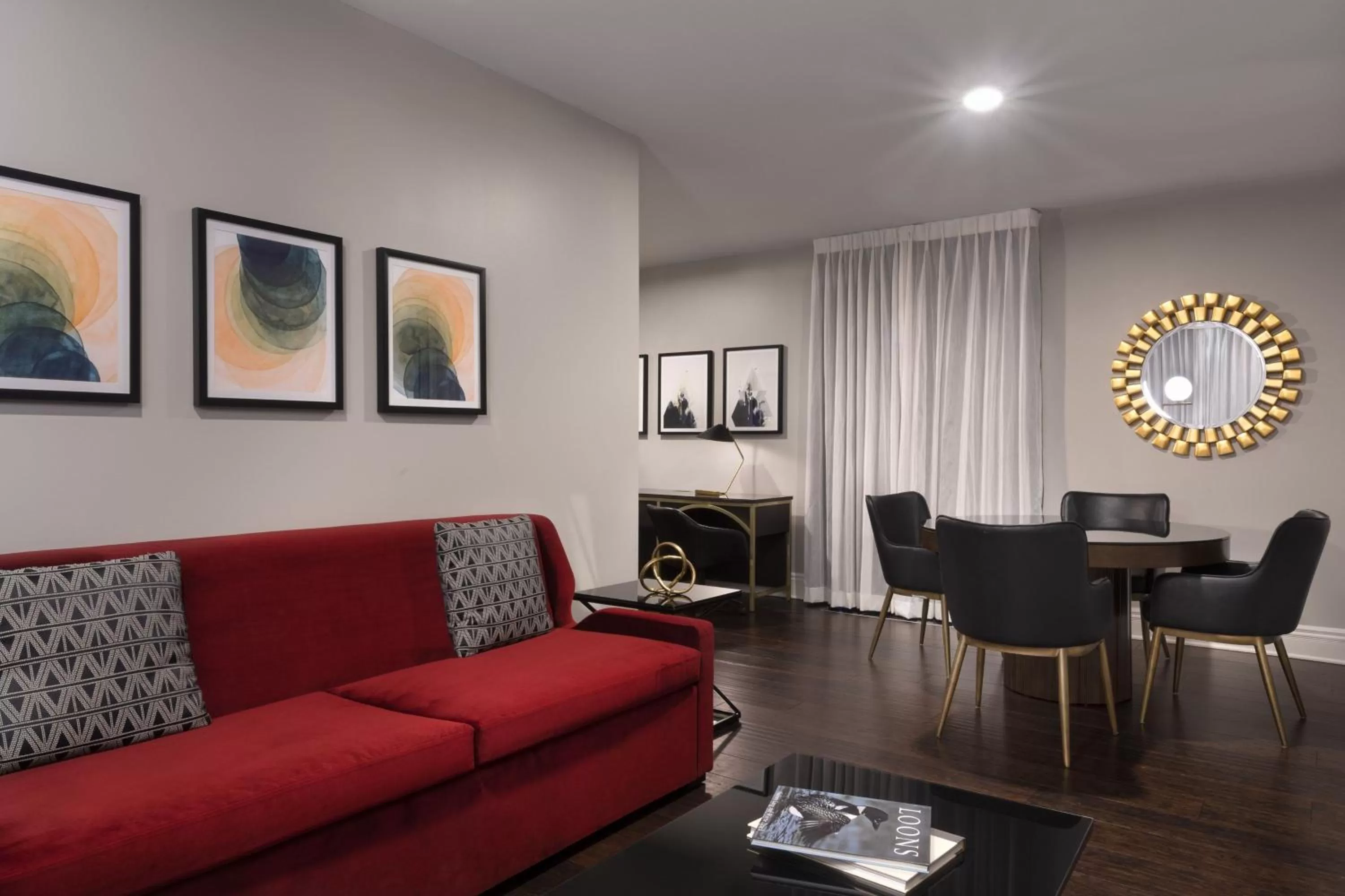 Living room in The Warrior Hotel, Autograph Collection