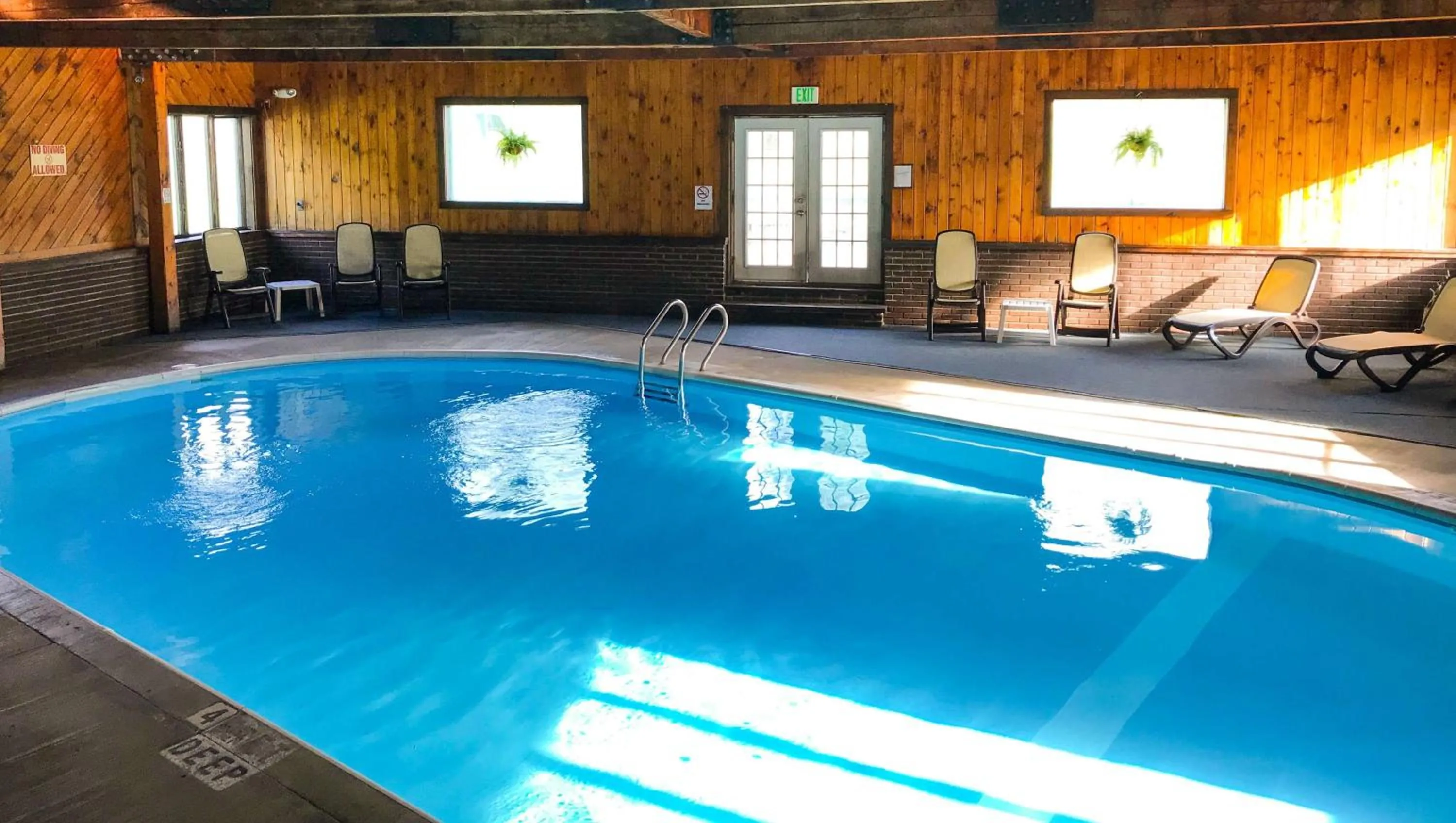 Swimming pool in Adirondack Lodge Old Forge