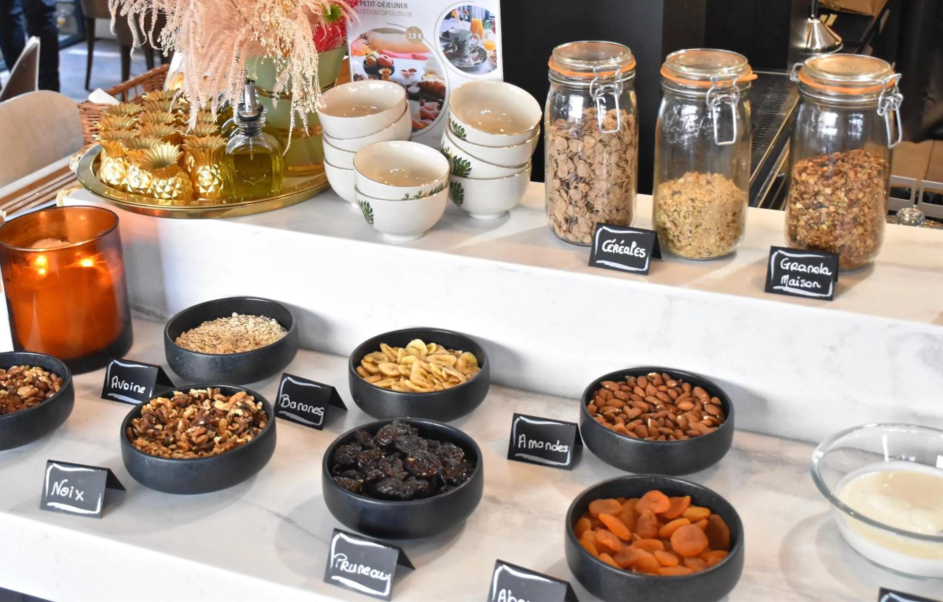 Food and drinks in Hôtel Cosmopolitain