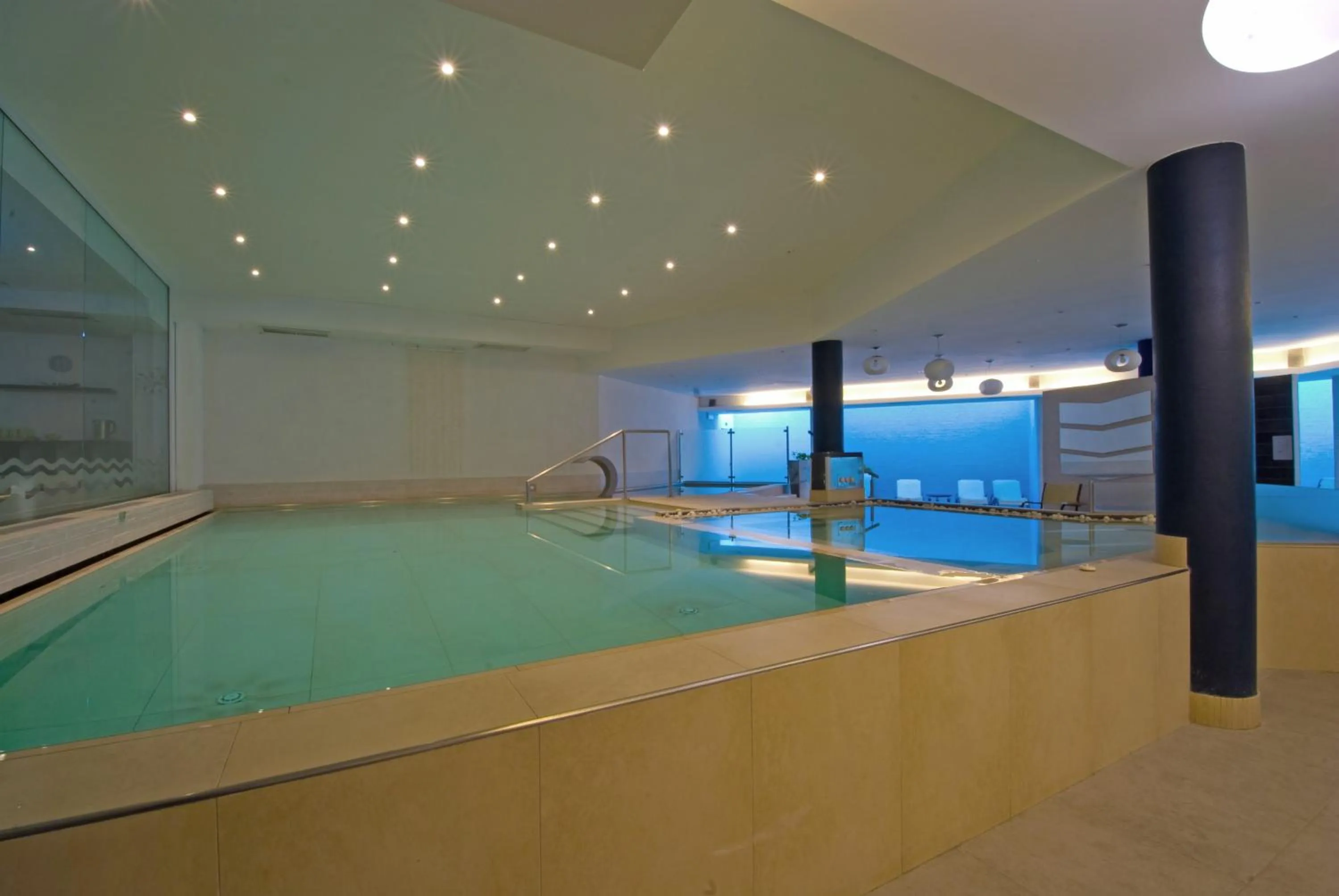 Swimming pool in Hotel Oasi Wellness & Spa
