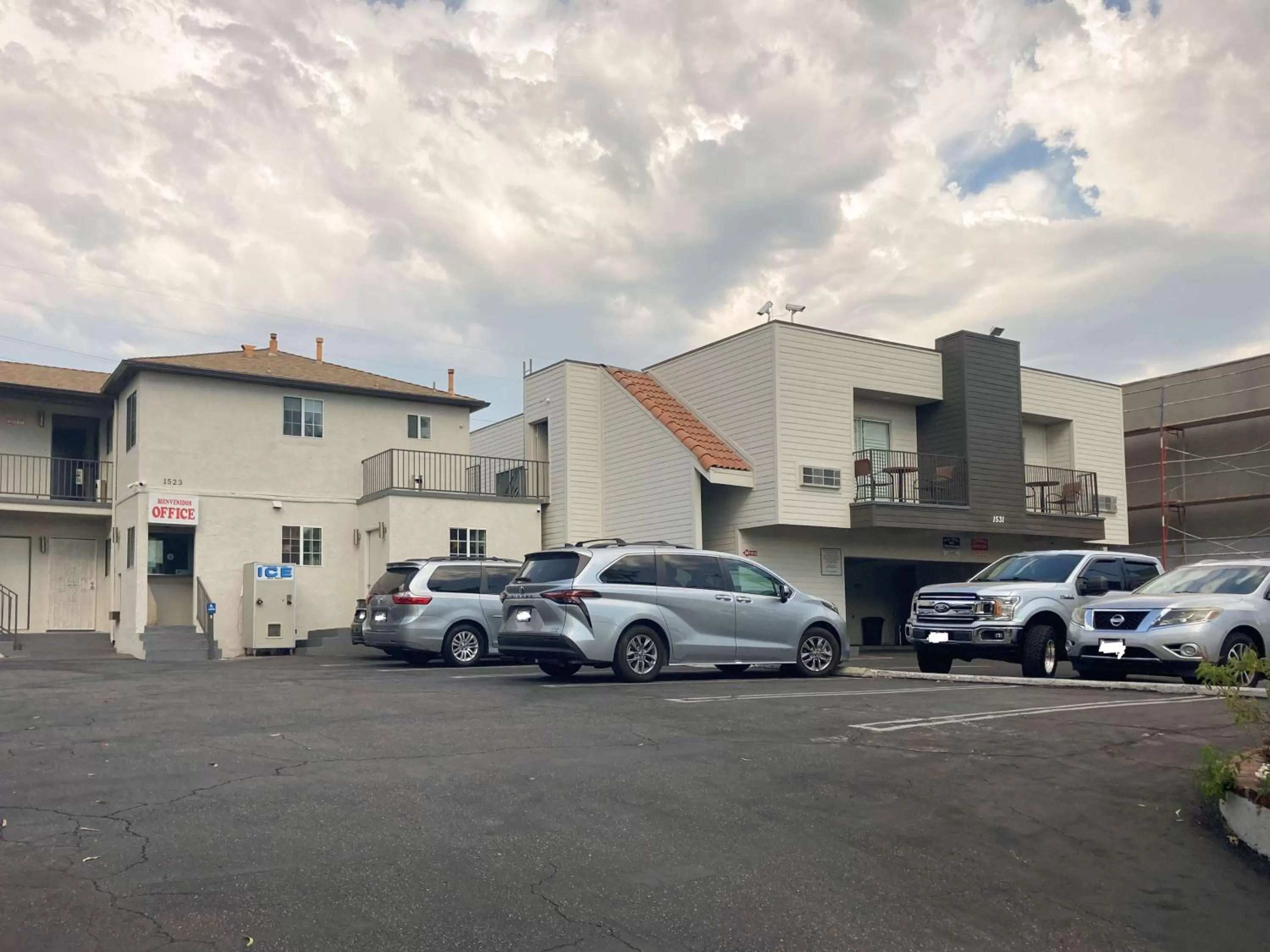 Property building in Motel 6 Glendale CA Pasadena Burbank Los Angeles