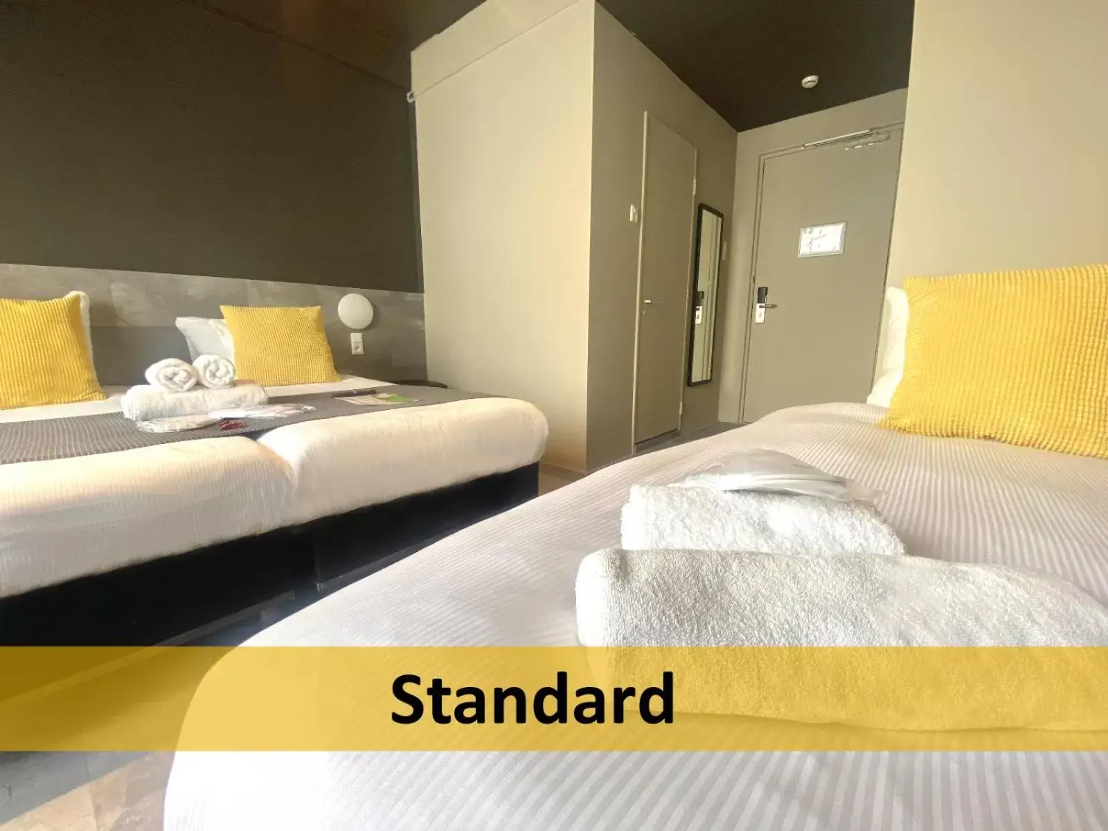 Standard Triple Room in Grand Hotel Central Standard Triple Room in Grand Hotel Central