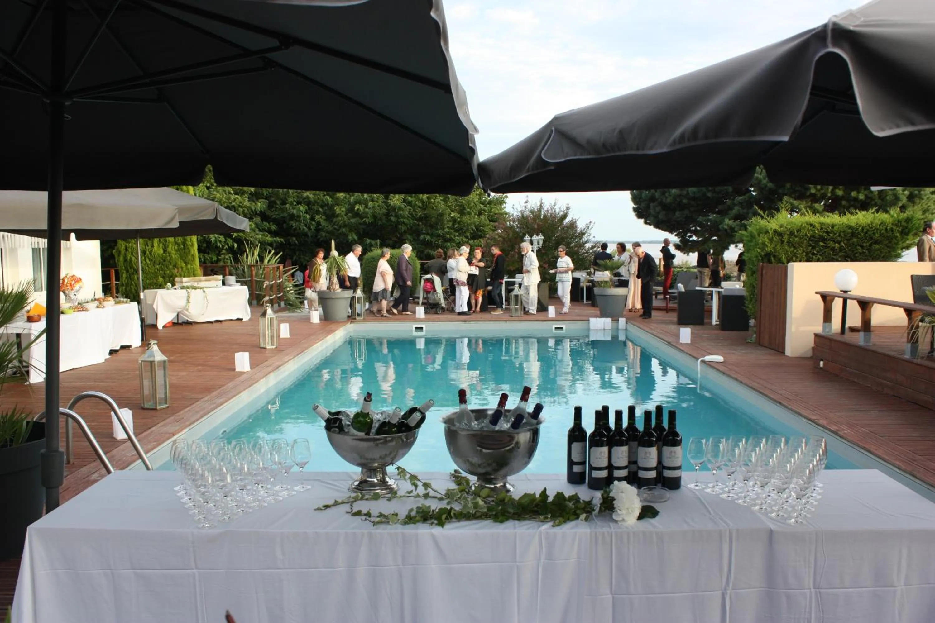 Alcoholic drinks in Logis Hôtel Restaurant La Citadelle