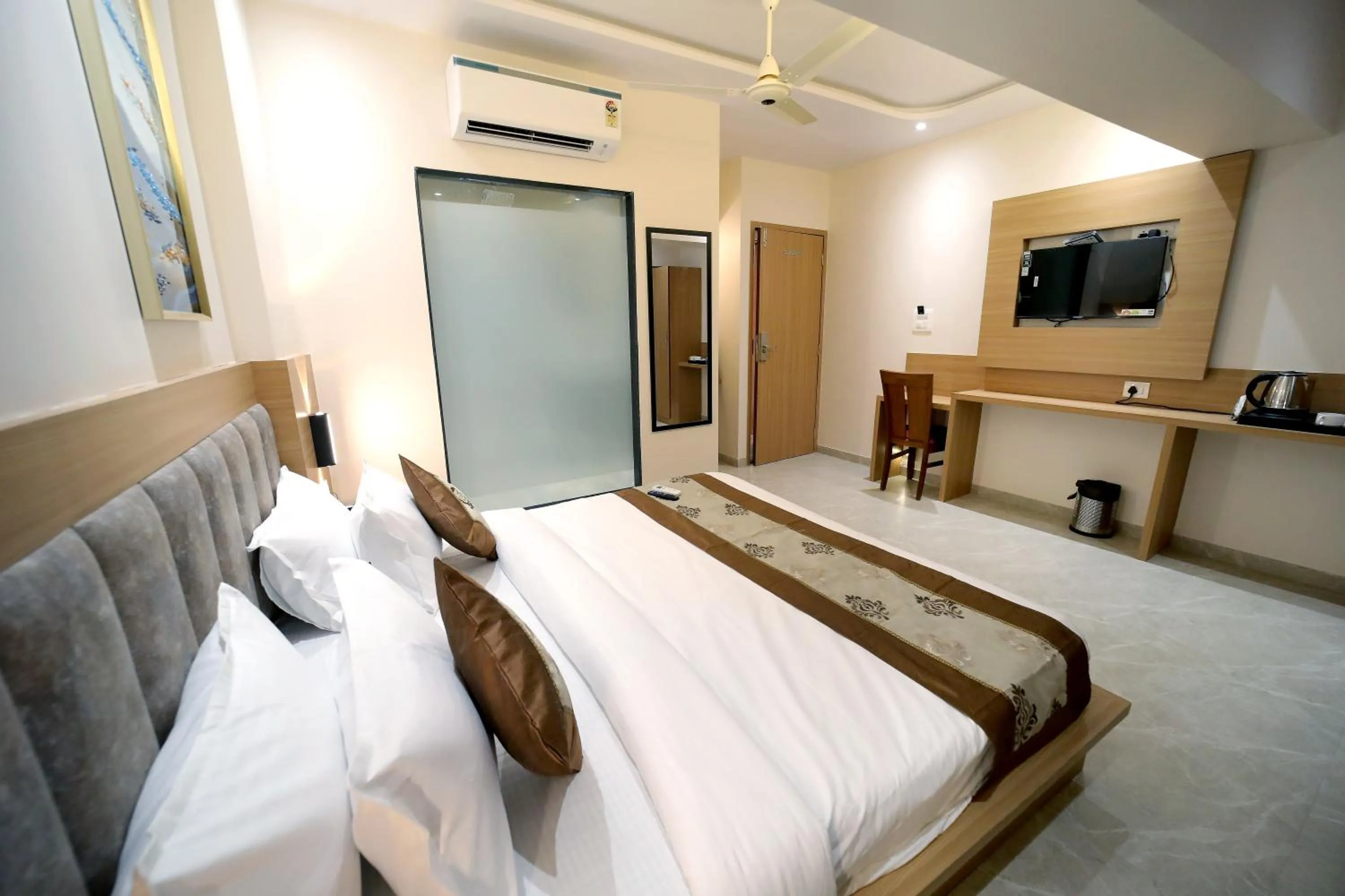 Photo of the whole room, Bed in HOTEL ALFA EXECUTIVE