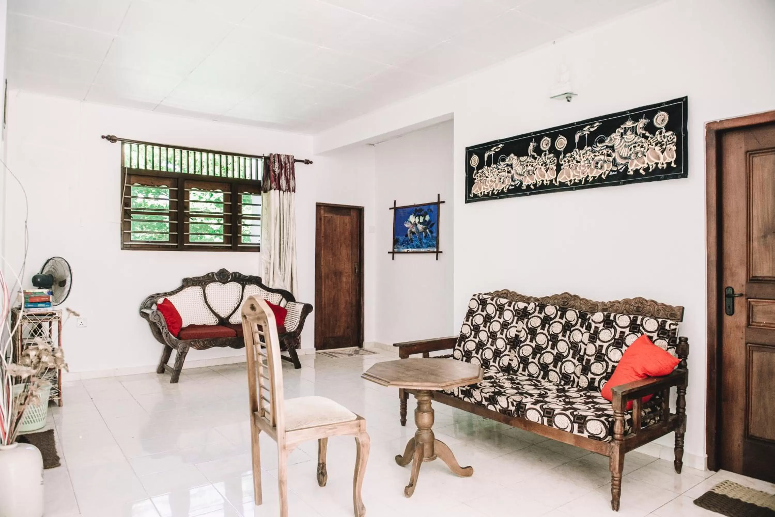 Communal lounge/ TV room, Seating Area in Kadolana Guest House
