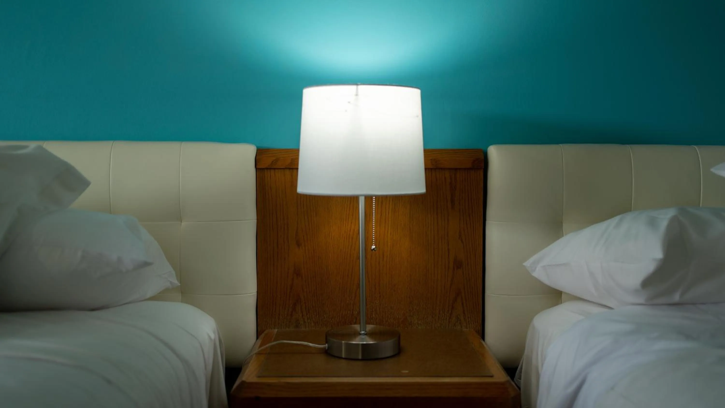 Bed in Howard Johnson by Wyndham Niagara Falls