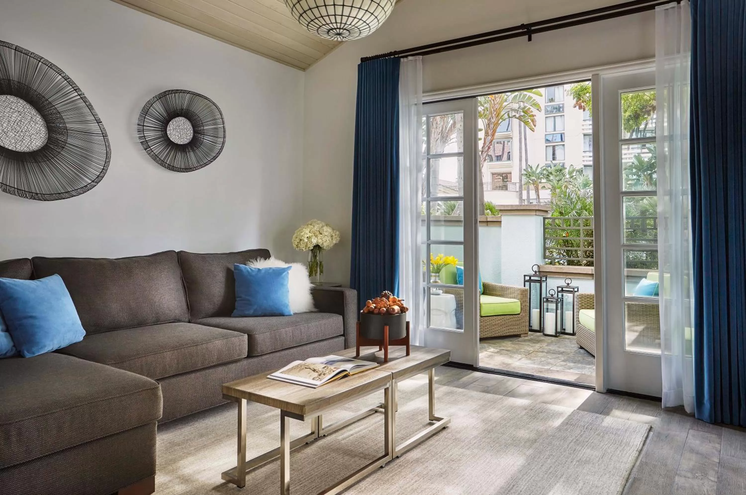 Living room in Fairmont Miramar Hotel & Bungalows