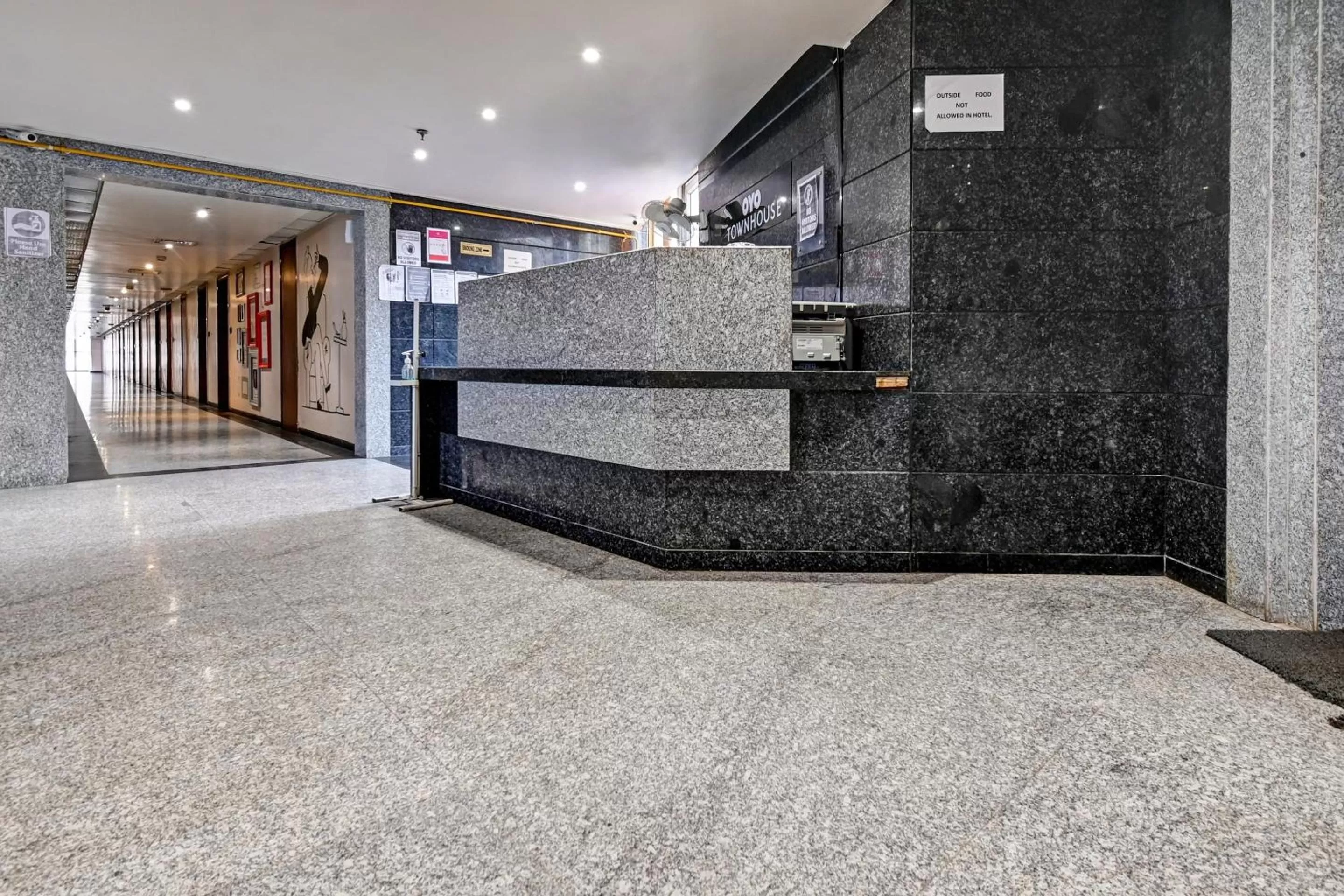 Lobby or reception in Super OYO Townhouse 132 Hotel The Grand