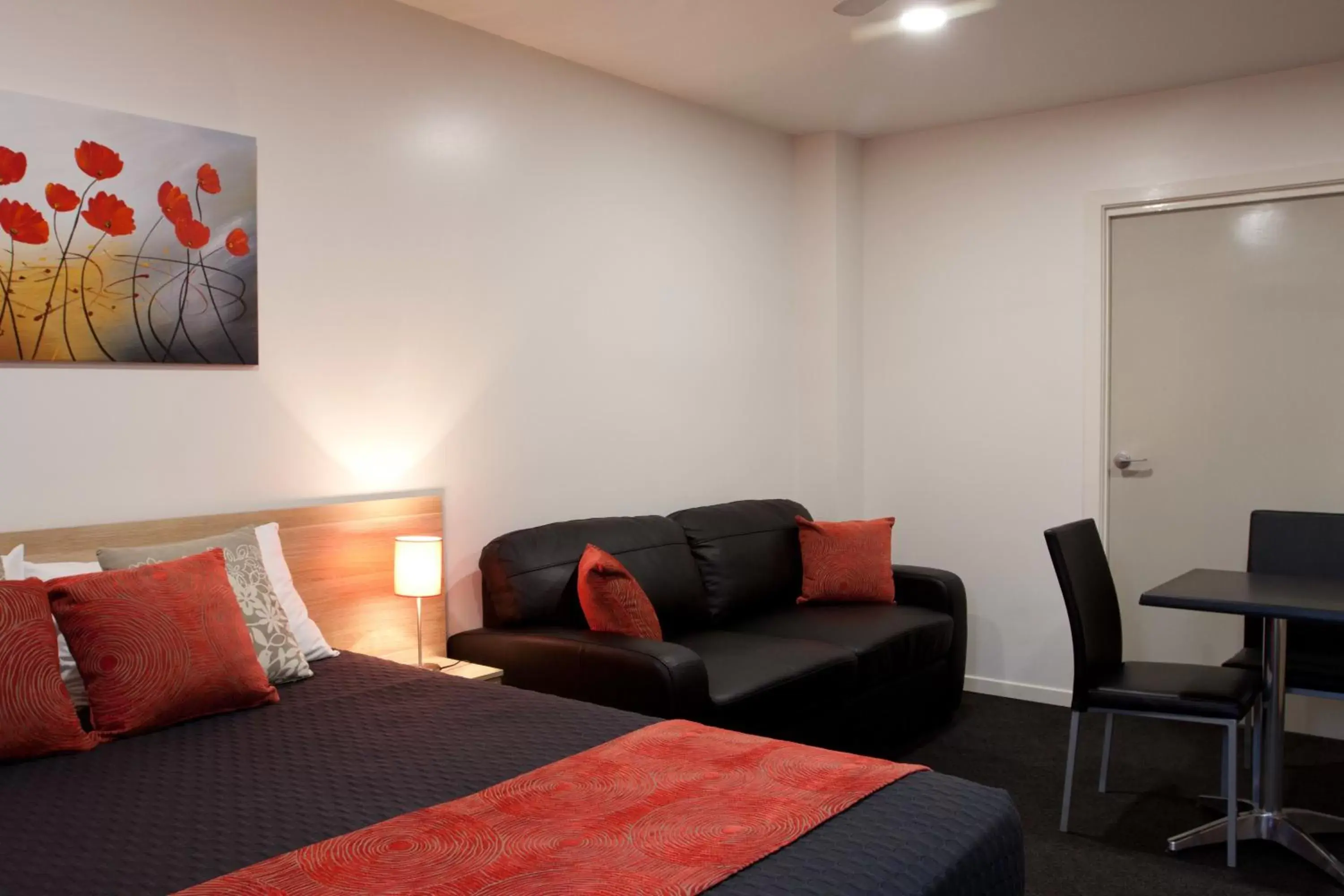 Accessible Queen Room in Abode37 Motel Emerald Accessible Queen Room in Abode37 Motel Emerald