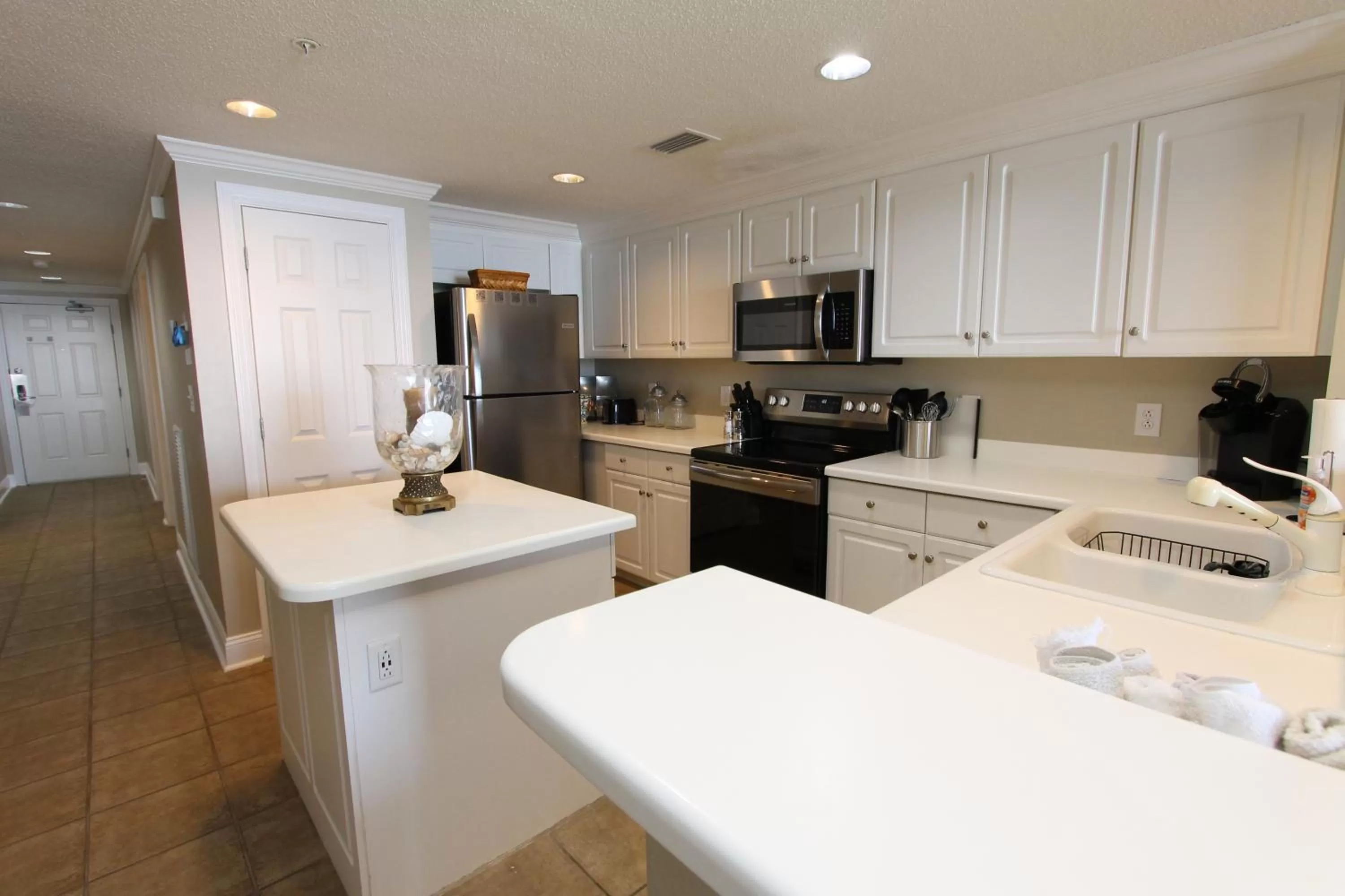 Kitchen or kitchenette, Kitchen/Kitchenette in Majestic Beach Resort, Panama City Beach, Fl