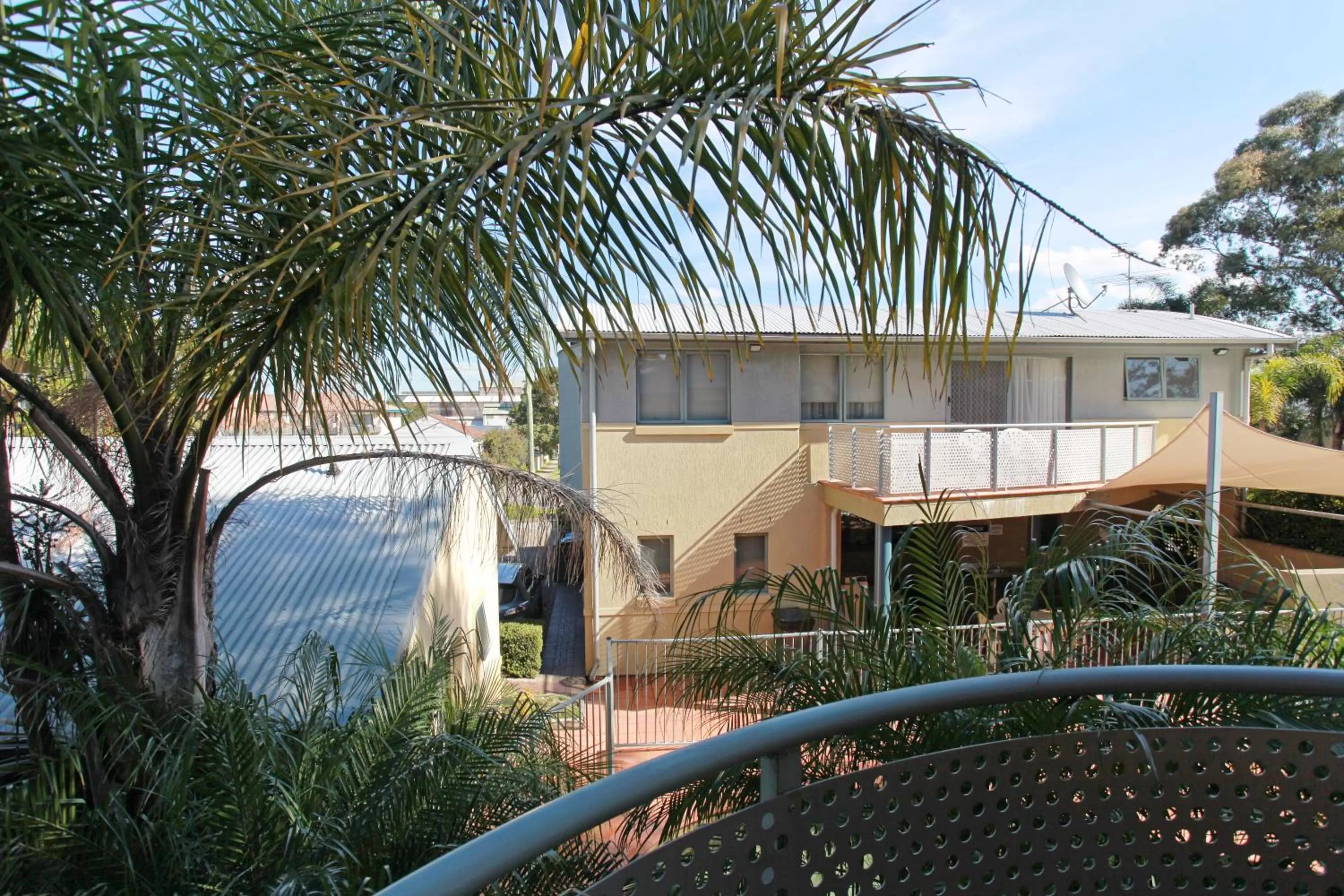 Pool view in Travellers Motor Village