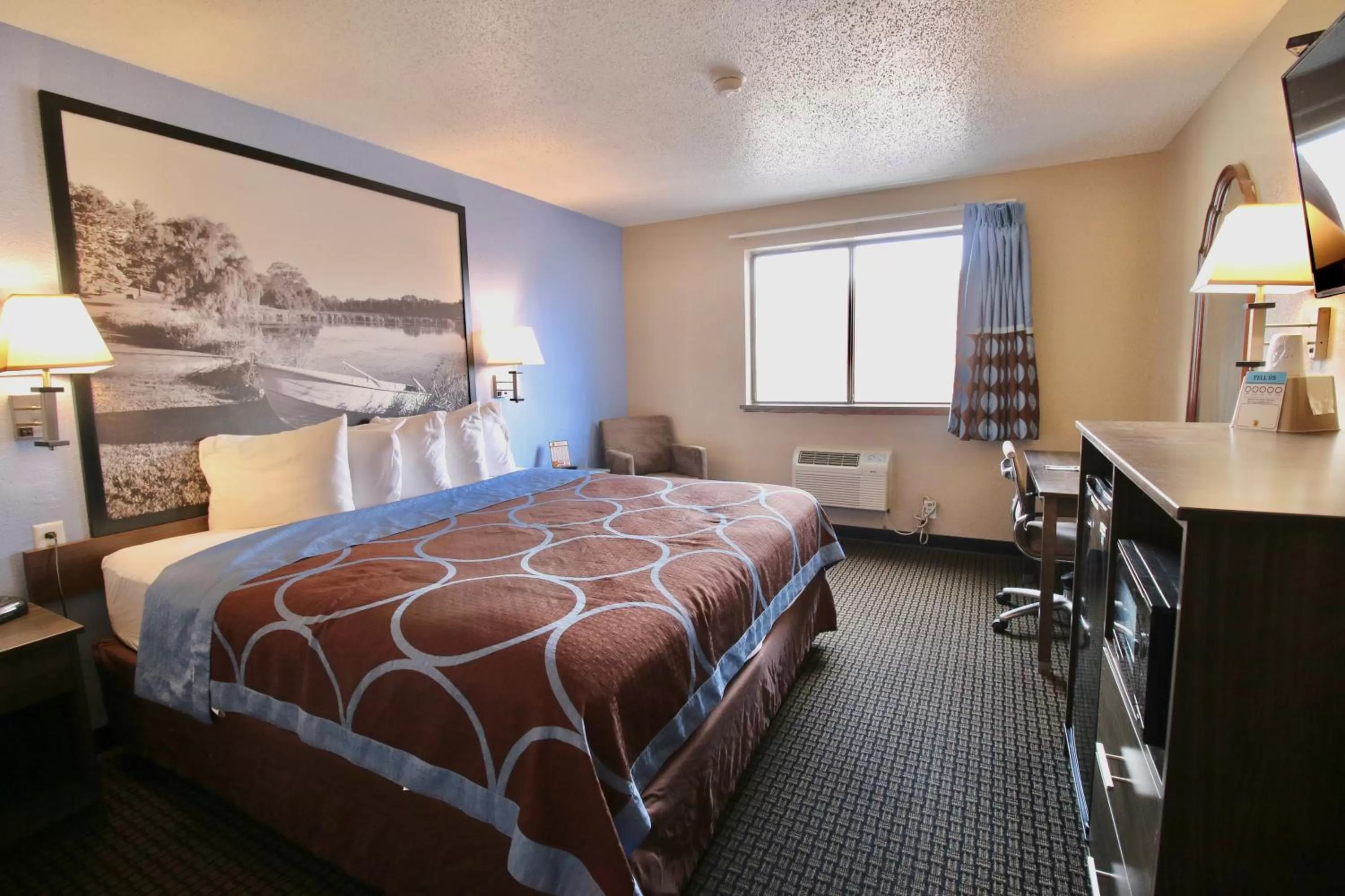 Bed in Super 8 by Wyndham Kenosha/Pleasant Prairie