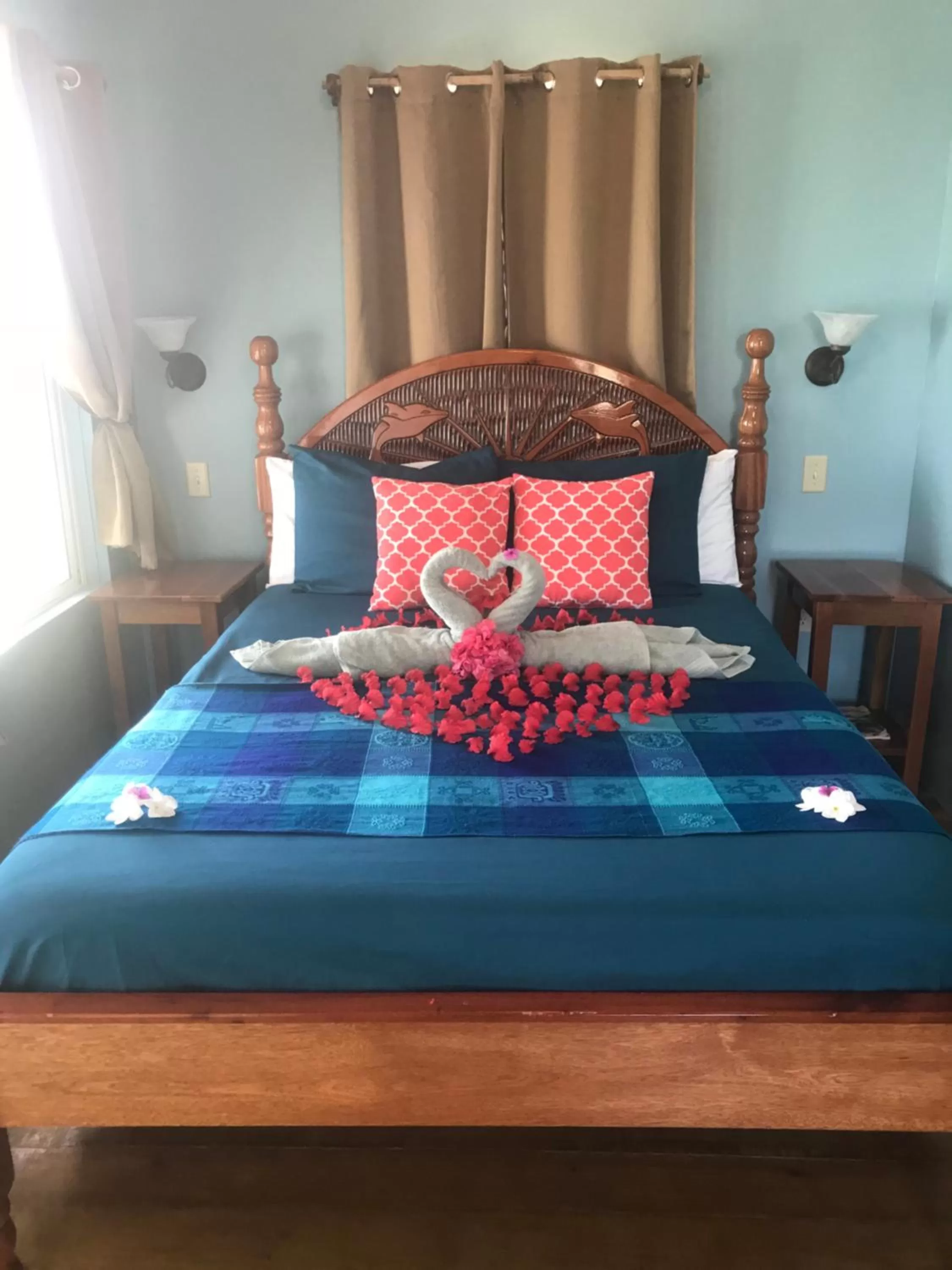 Bed in Tilt-Ta-Dock Resort Belize