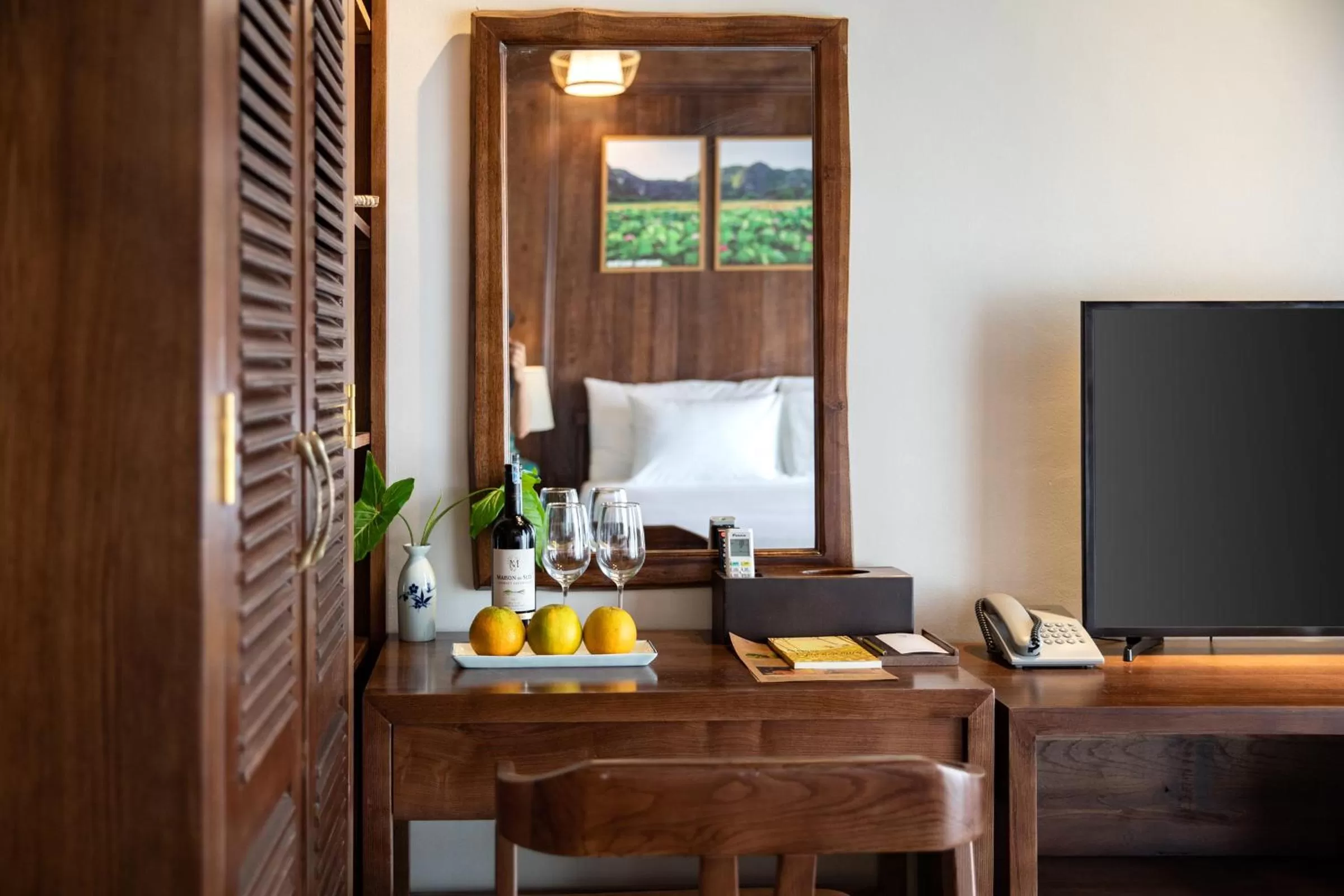 TV and multimedia in Bai Dinh Riverside Resort & Spa