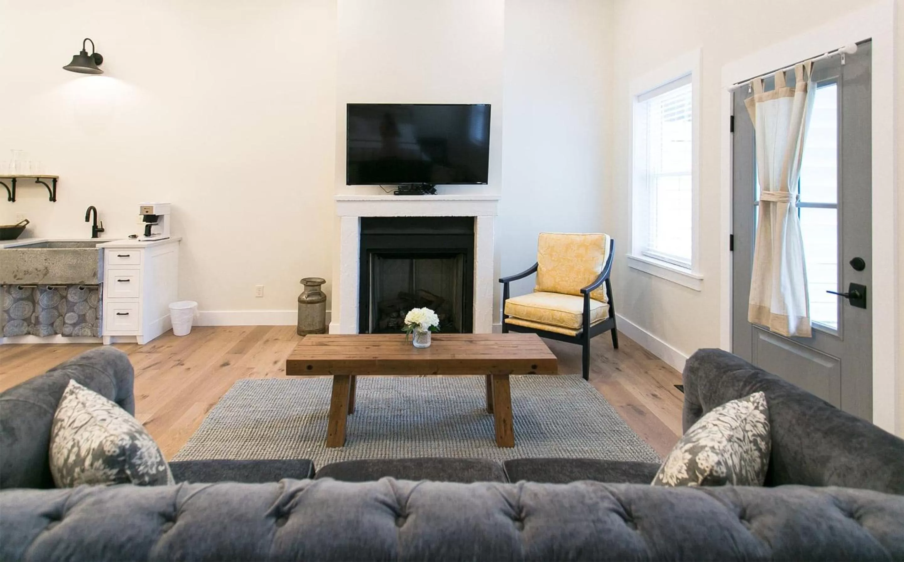 TV and multimedia, Seating Area in Farmhouse Suites by Amish Country Lodging
