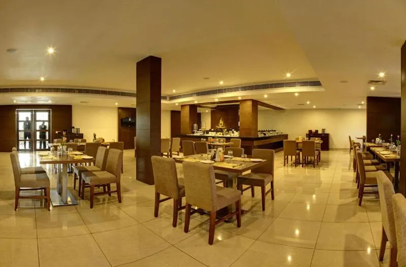 Restaurant/places to eat in Hotel Le Ruchi The Prince