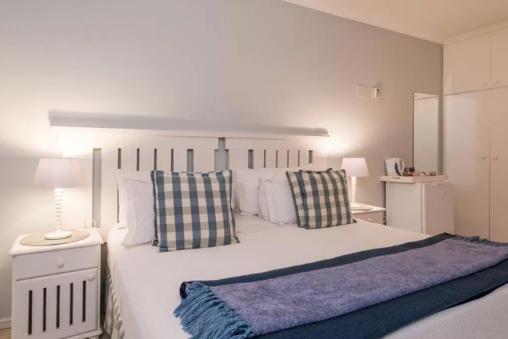 Bed in Flamingo Rocks