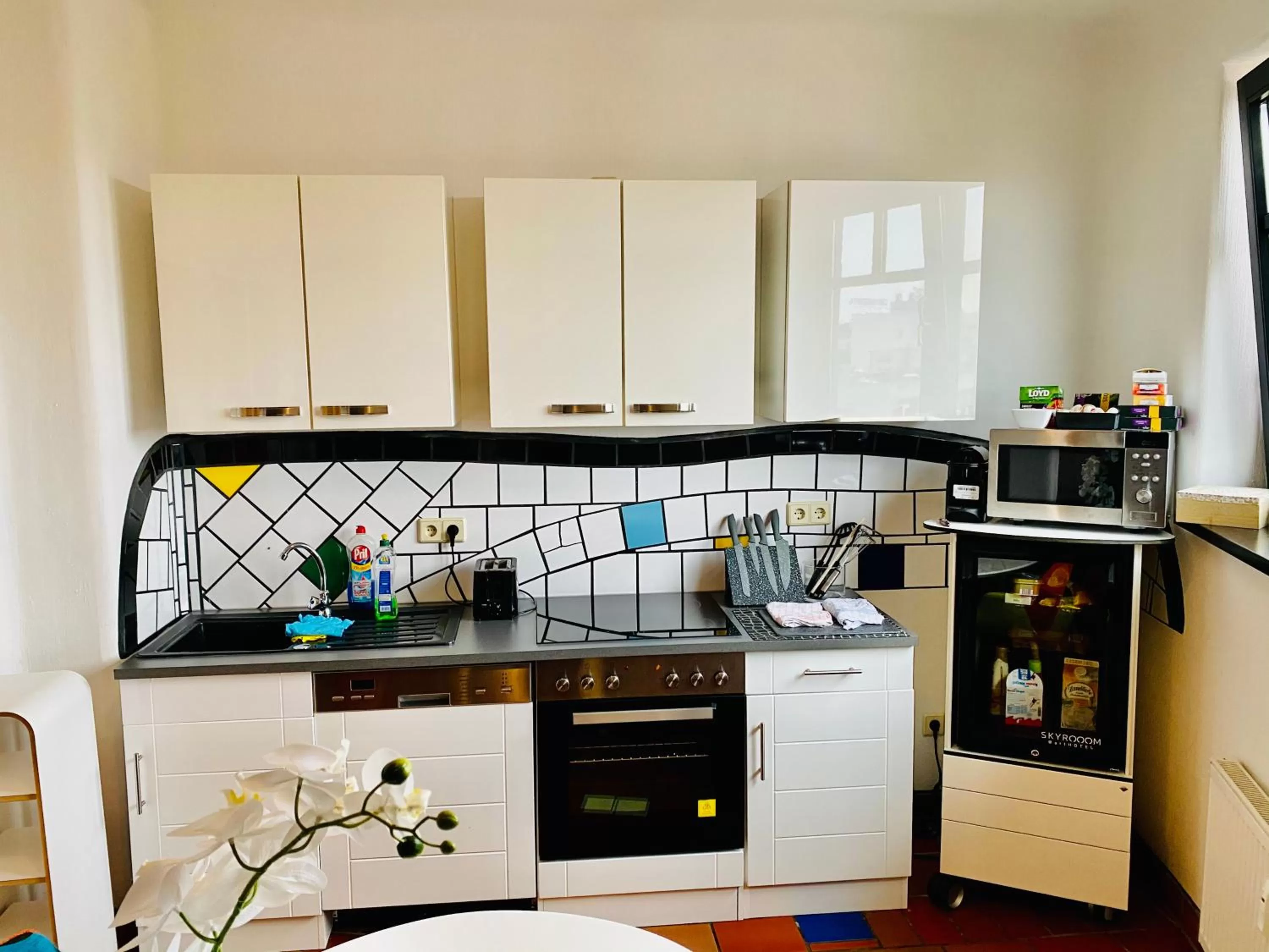 Kitchen or kitchenette in apartHOTEL Magdeburg