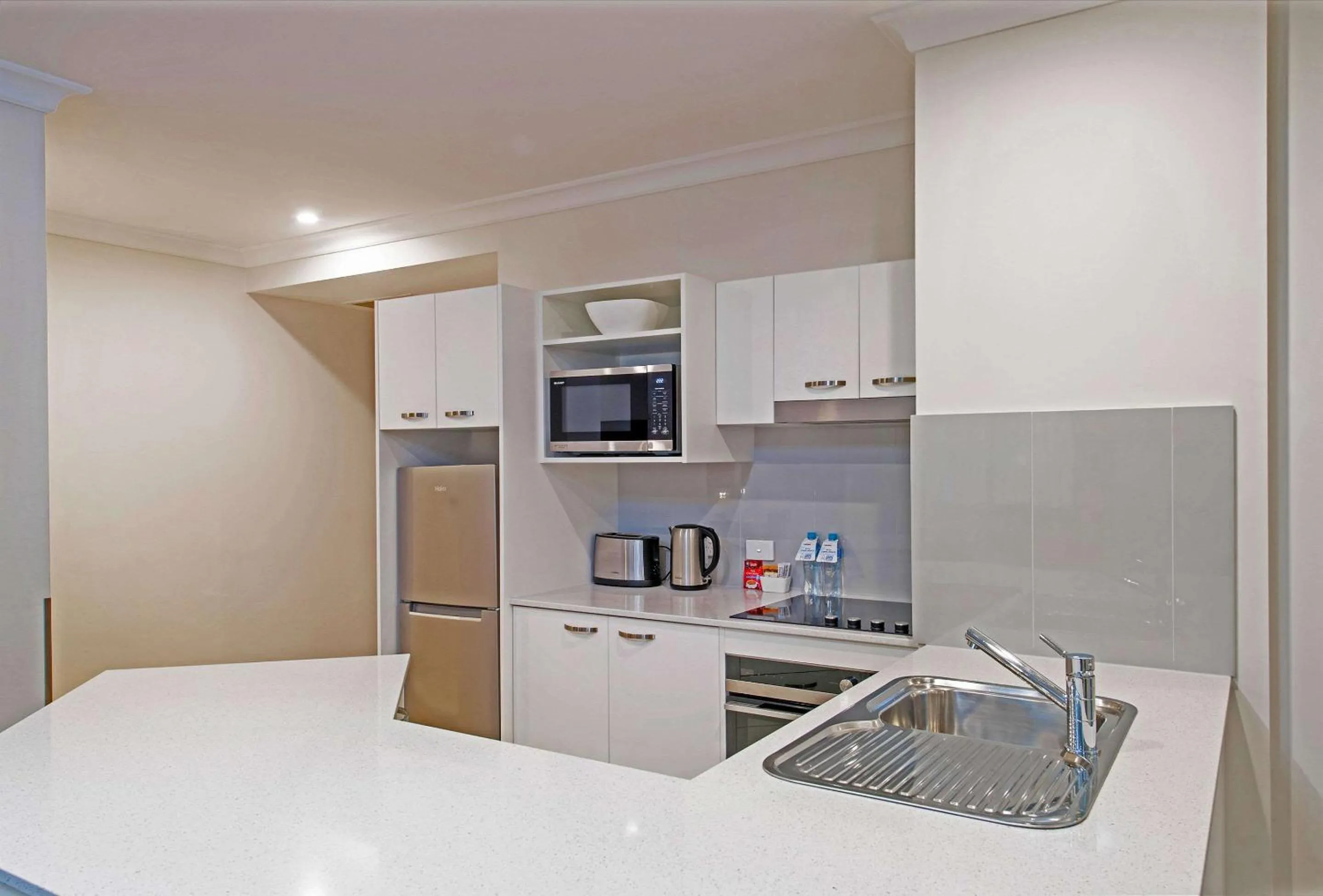 Photo of the whole room, Kitchen/Kitchenette in Quality Apartments Adelaide Central