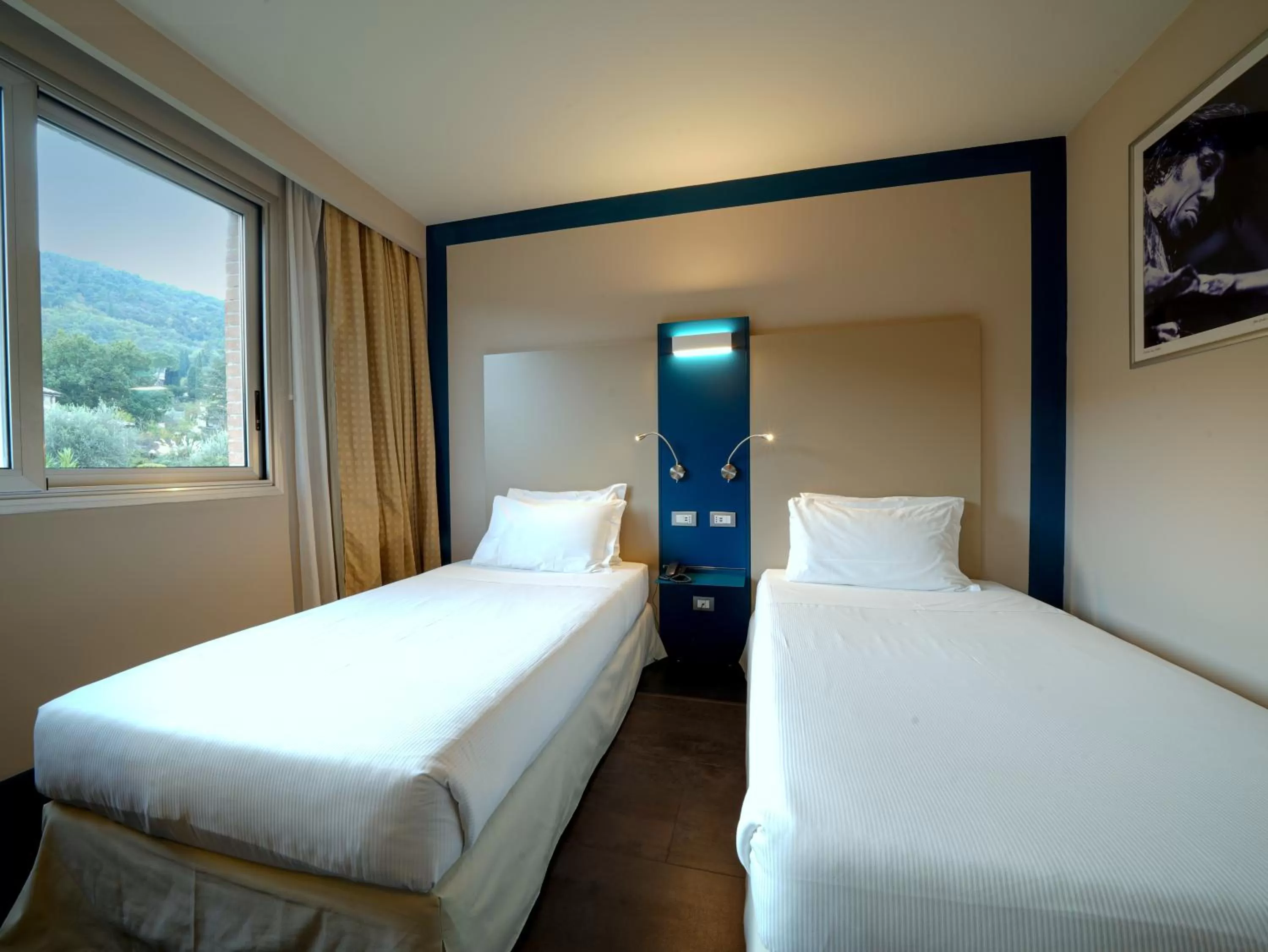 Bed in La Meridiana Bleisure Hotel