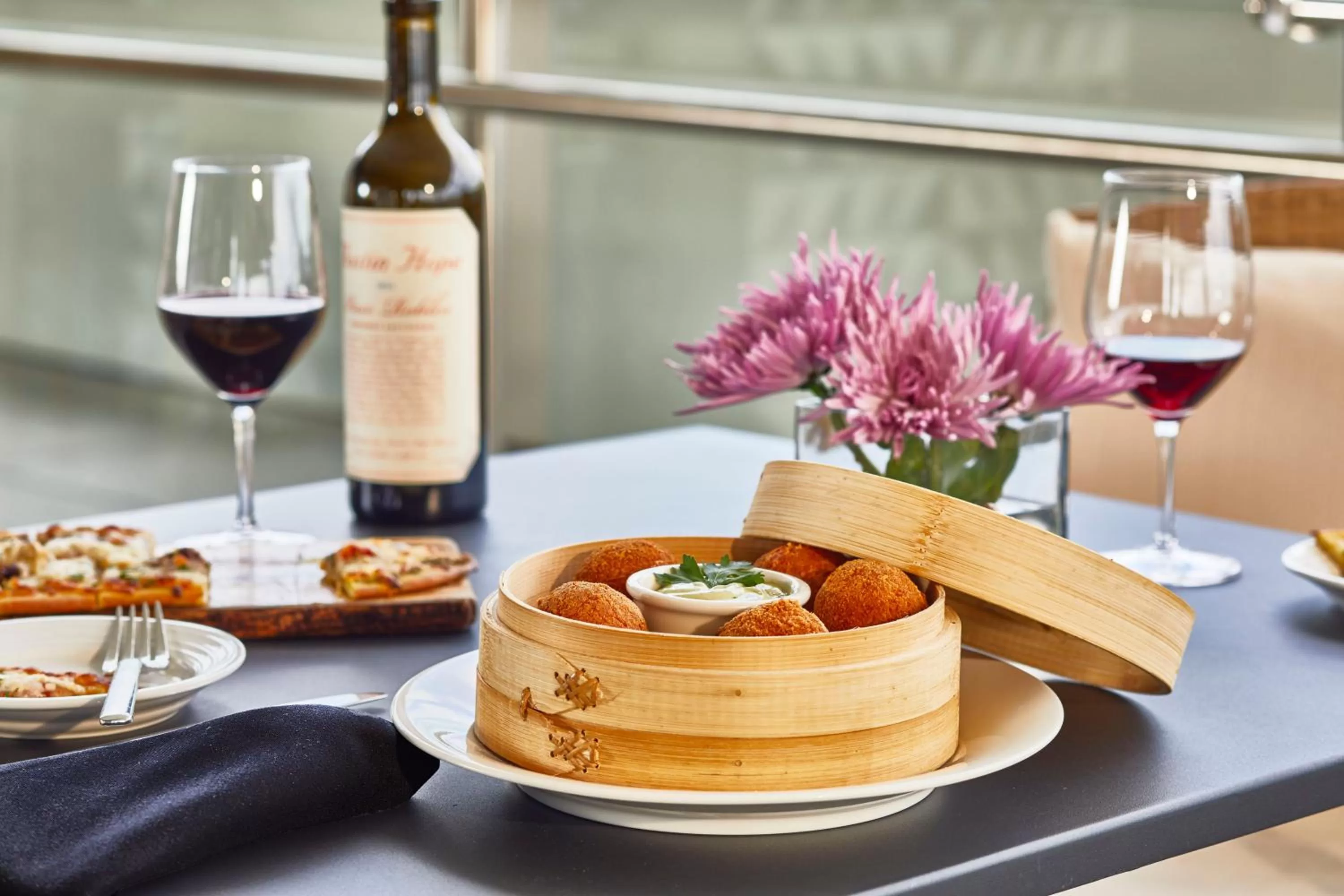 Restaurant/places to eat in Kimpton Overland Hotel - Atlanta Airport by IHG