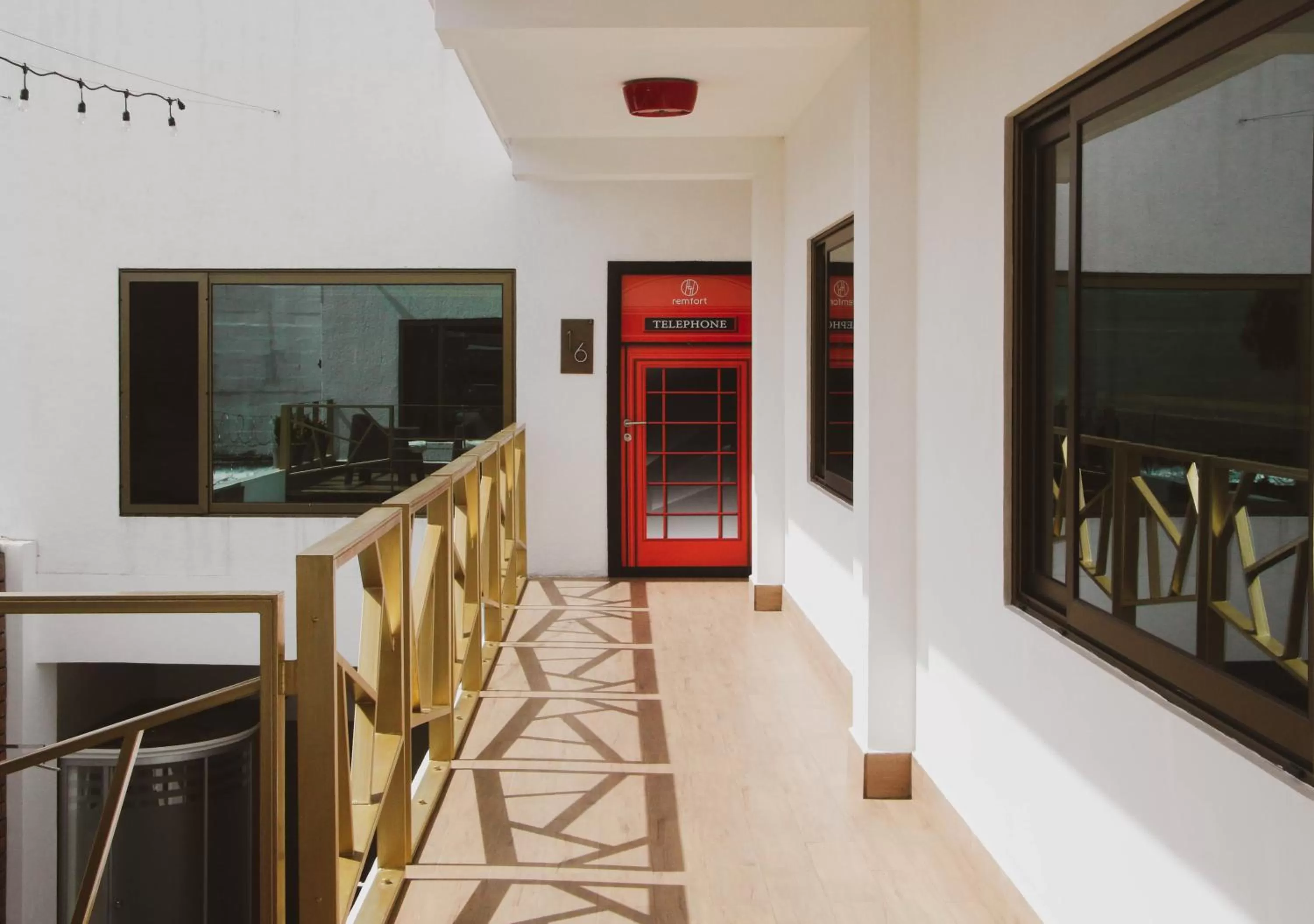 Balcony/Terrace, TV/Entertainment Center in Remfort Hotel