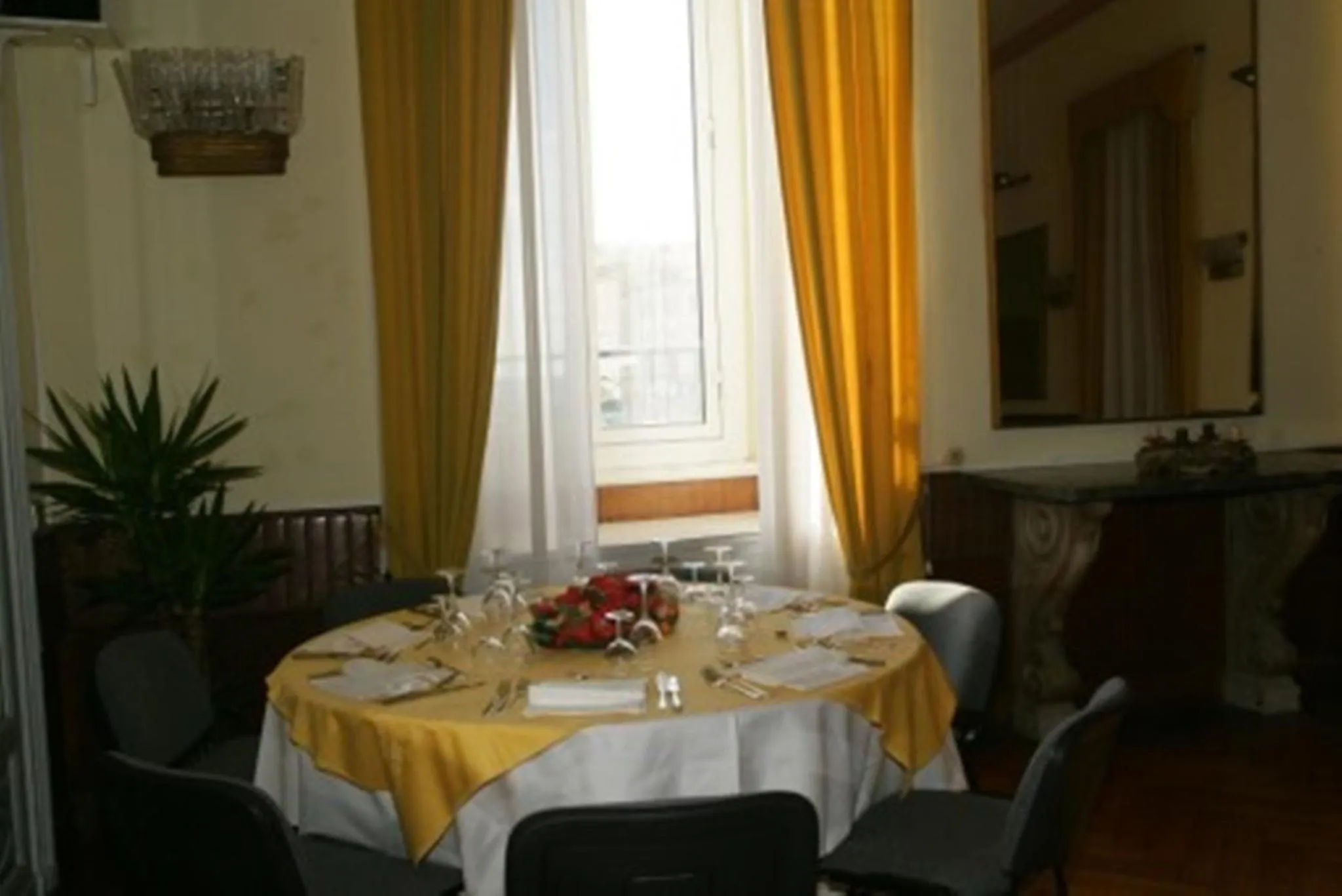 Restaurant/places to eat in Hotel Mediterranee