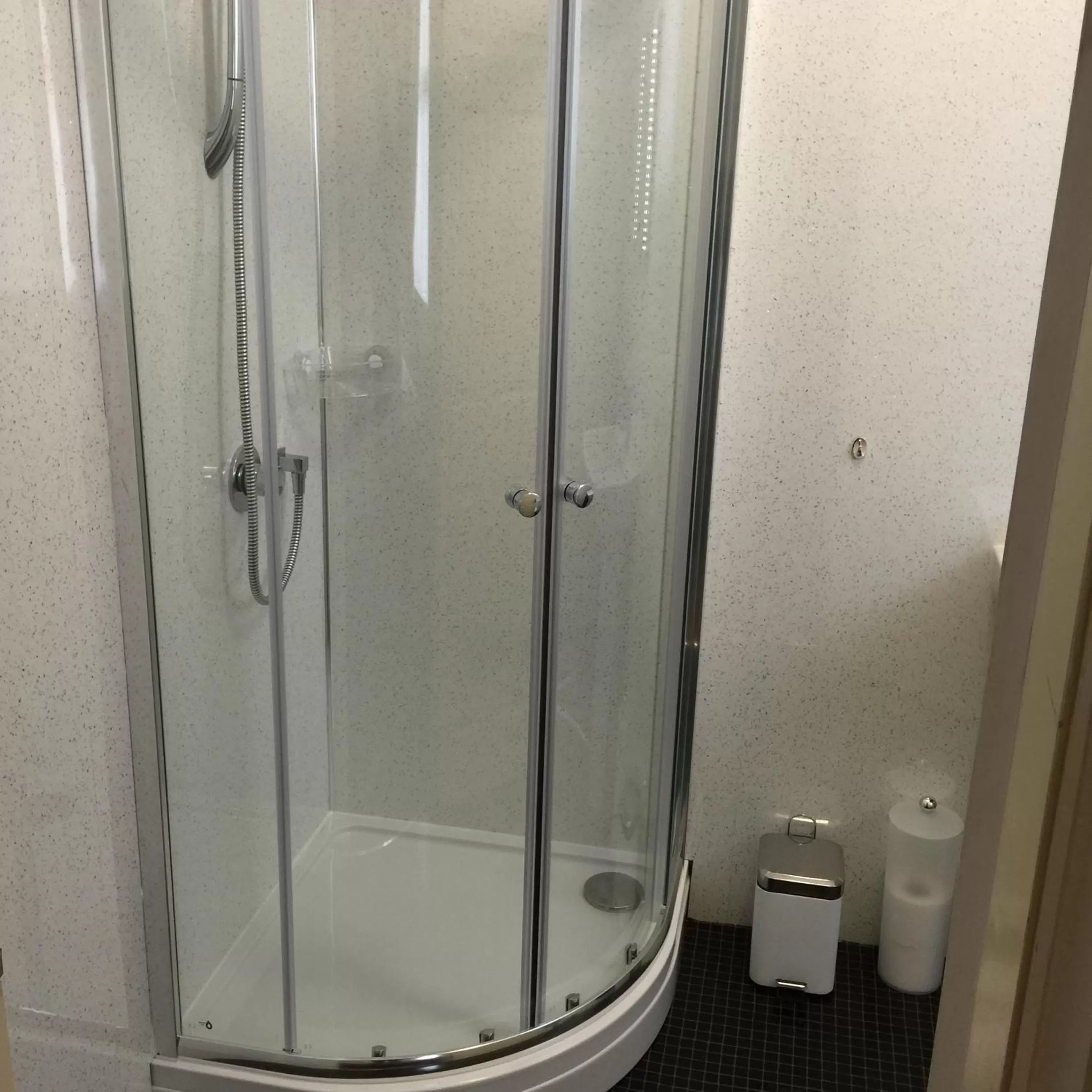 Shower in Mallowview guest house