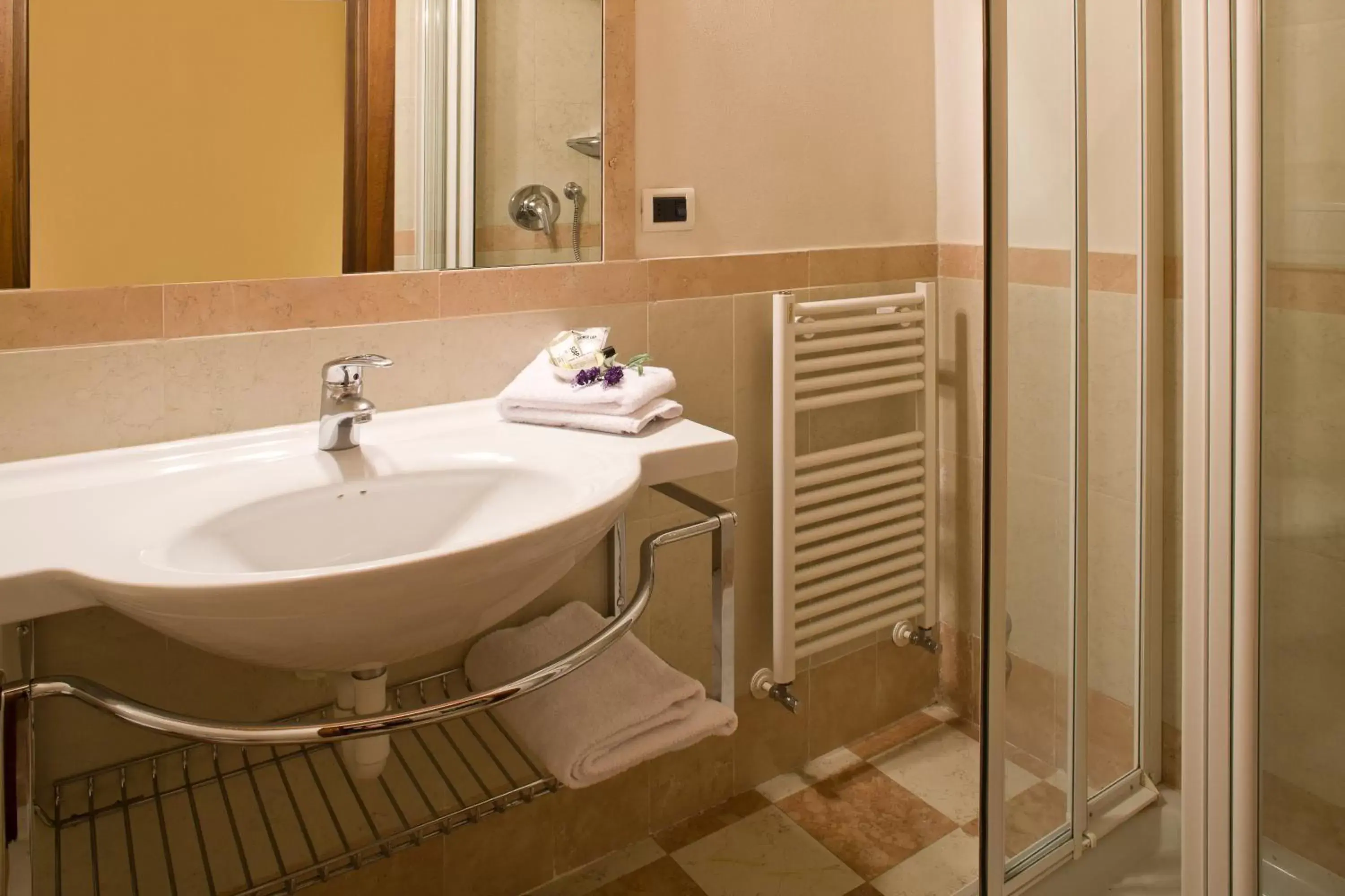 Classic Double or Twin Room in Albergo La Corte Albertina Classic Double or Twin Room in Albergo La Corte Albertina