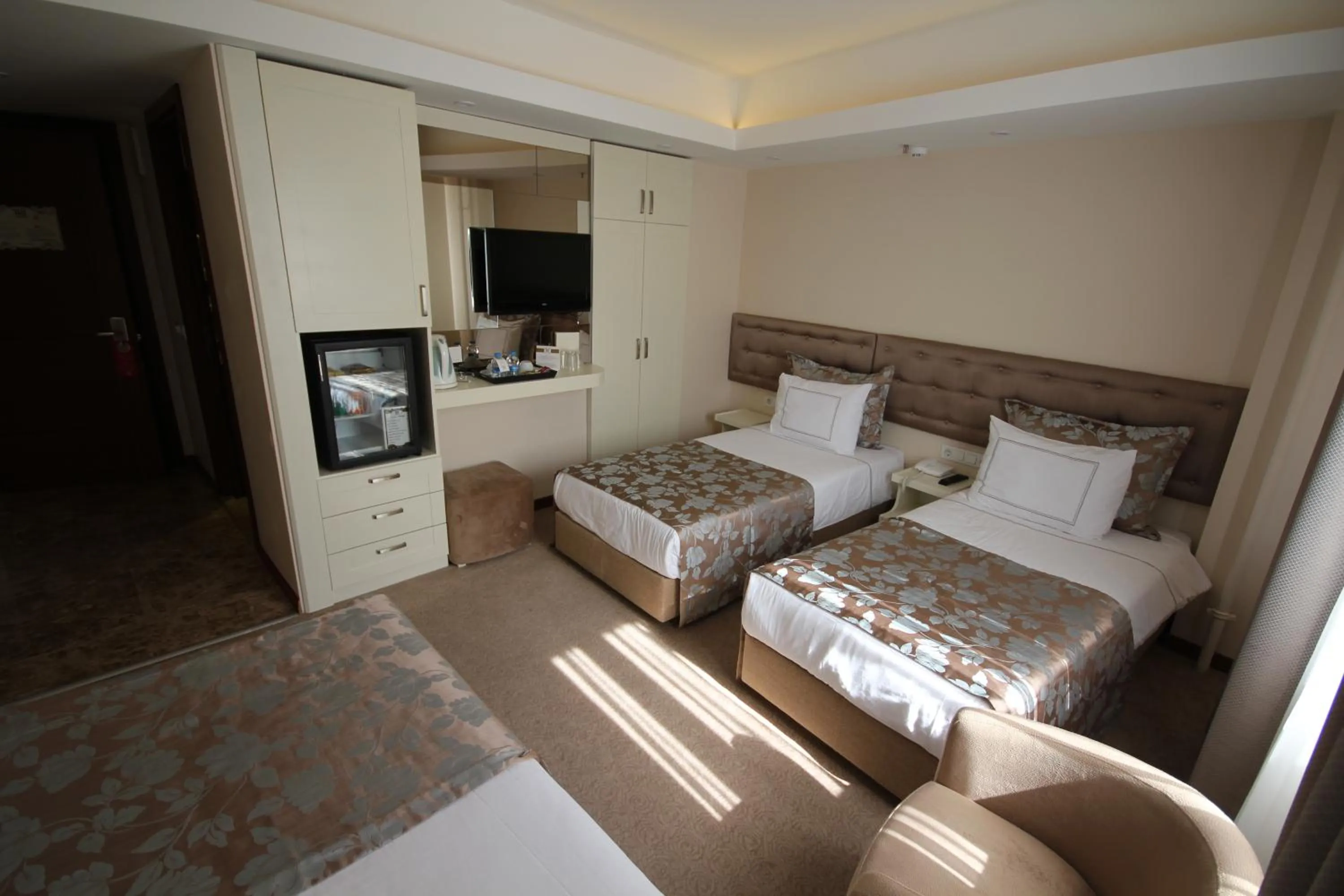 TV and multimedia, Bed in Grand Washington Hotel