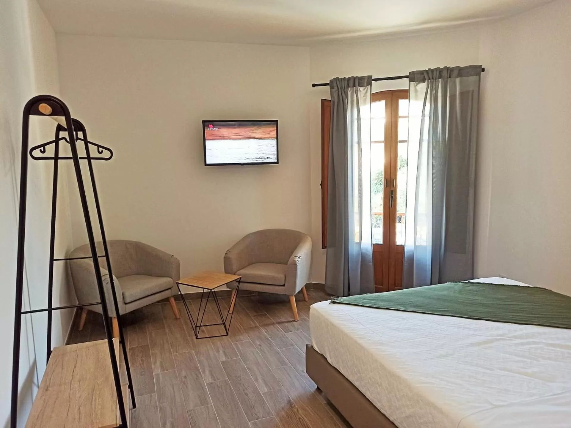 Decorative detail, Bed in Porto D'Abrigo - Alojamento Local