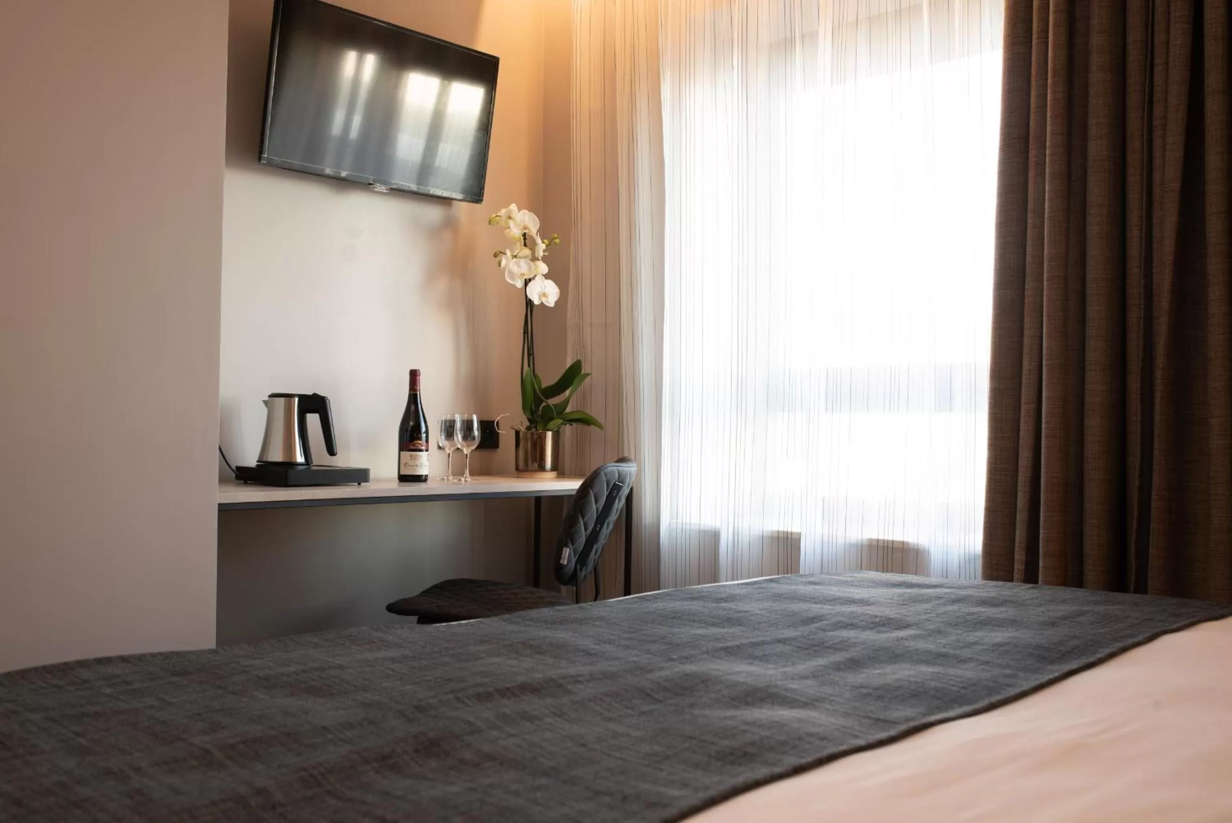 Photo of the whole room, Bed in Golden Lakes Hotel