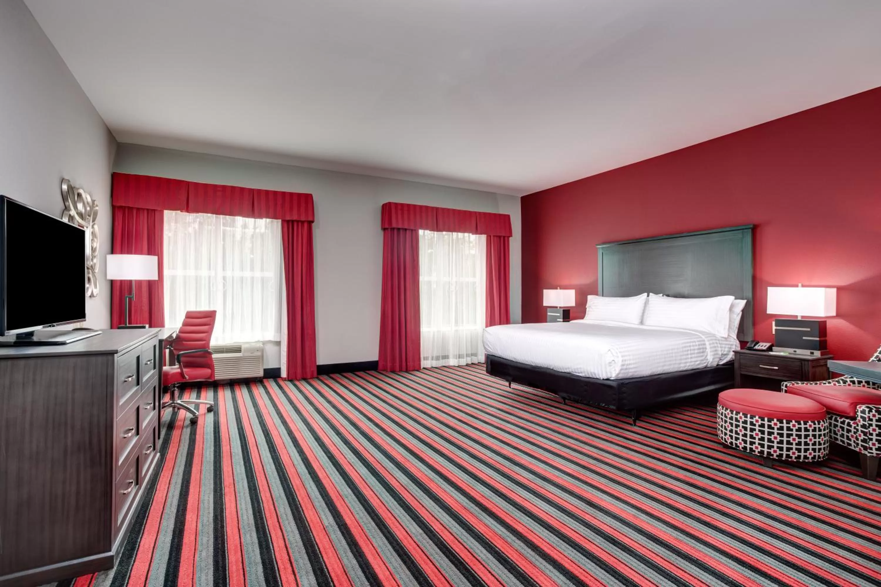 Photo of the whole room, Bed in Holiday Inn Lafayette North by IHG