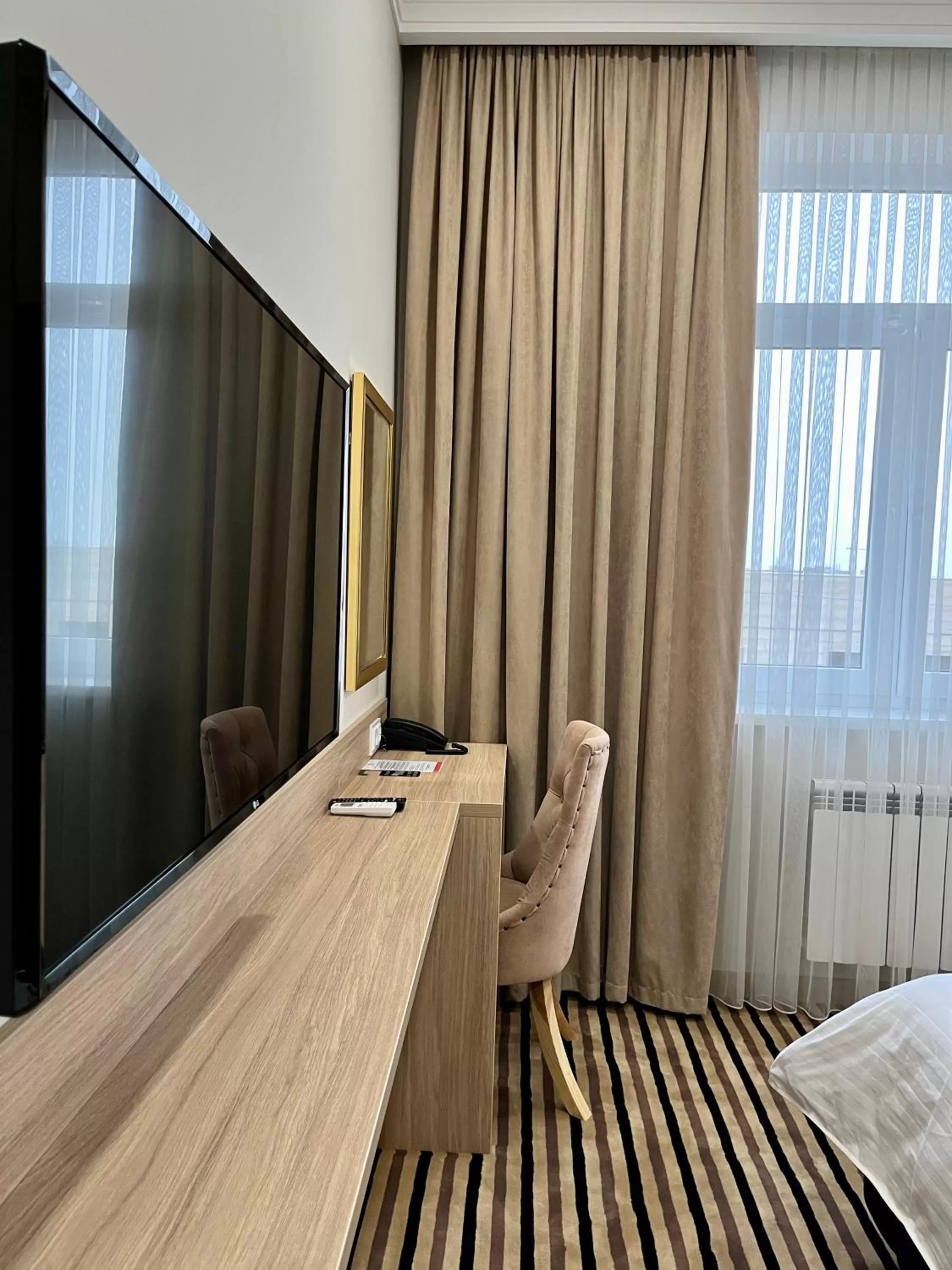 TV and multimedia, TV/Entertainment Center in Bristol Hotel Tashkent